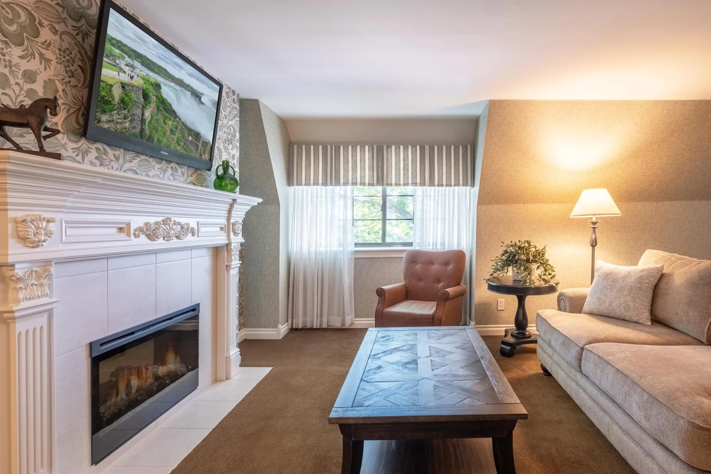 Living room in Red Coach Inn