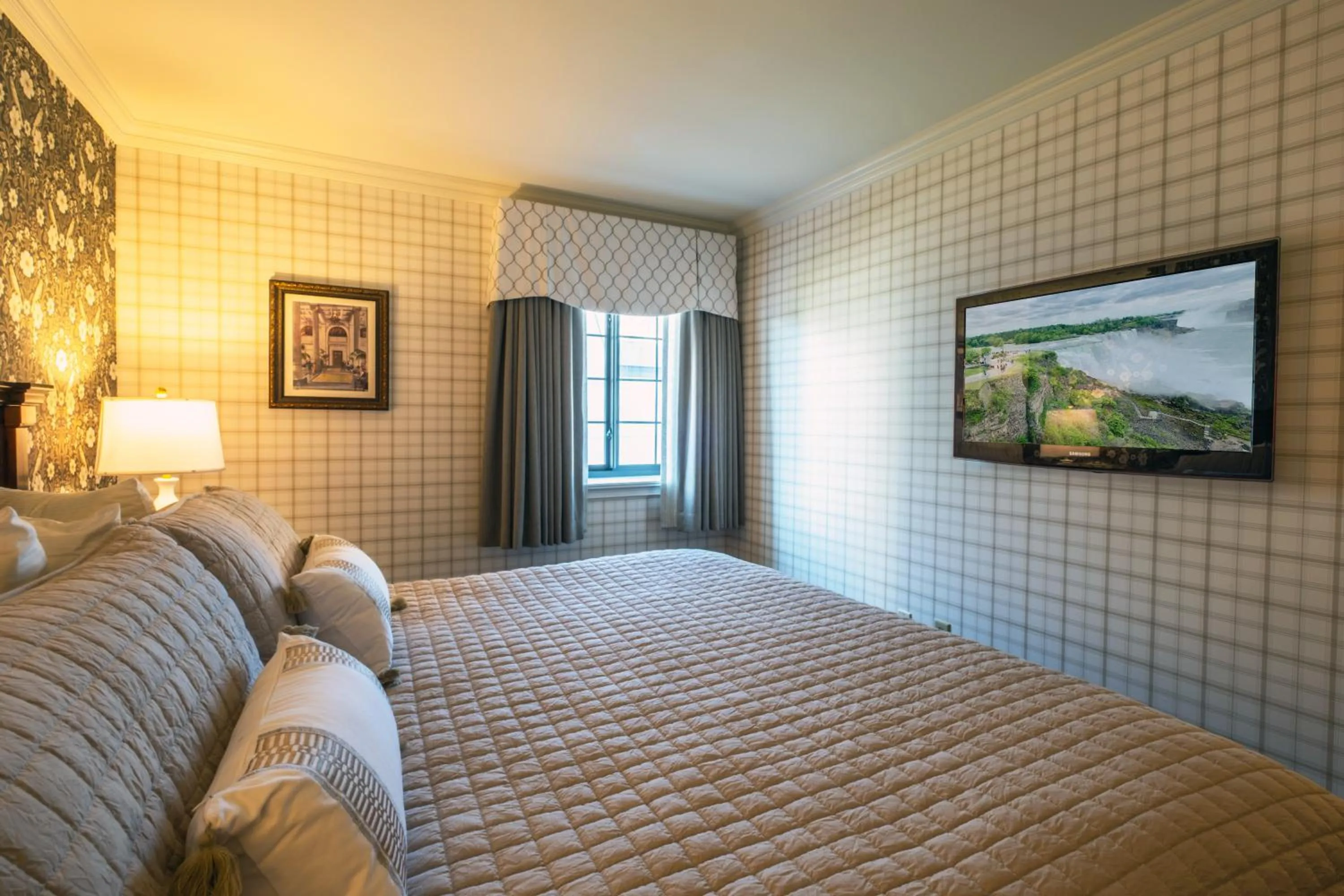 Bed in Red Coach Inn