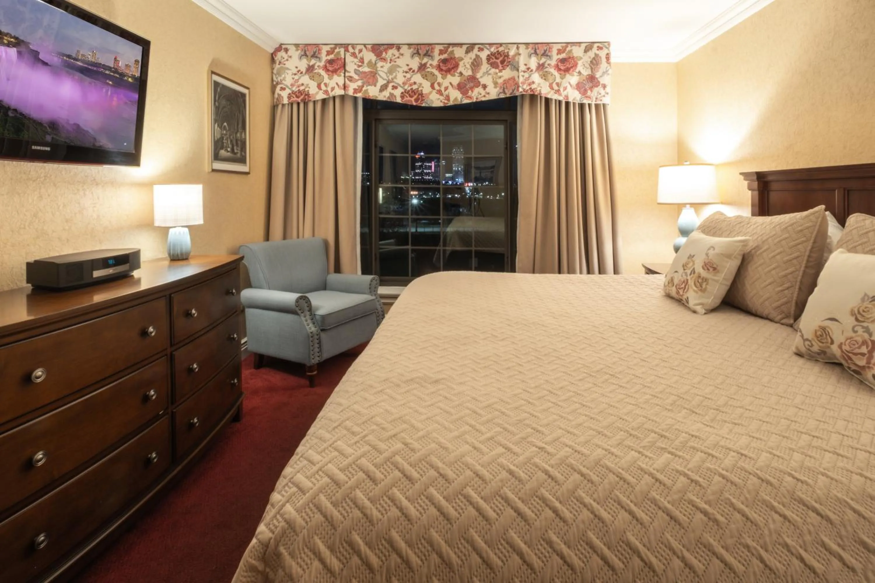 Bedroom, Bed in Red Coach Inn