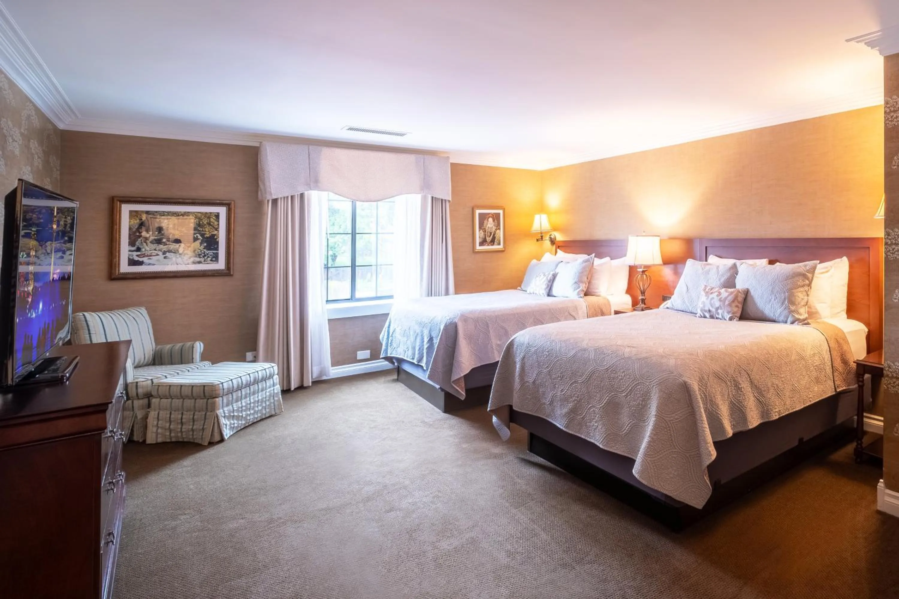 Bedroom, Bed in Red Coach Inn