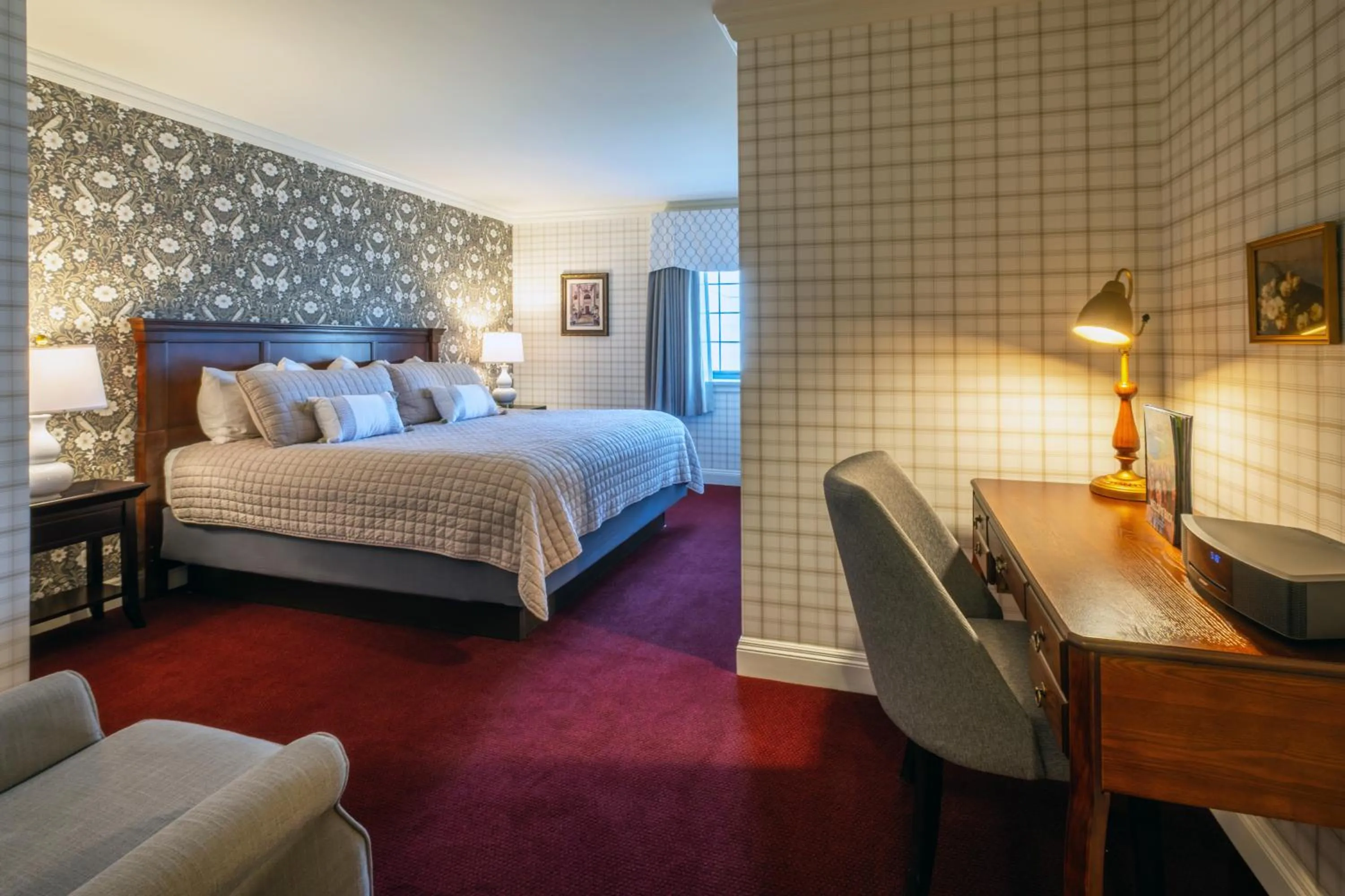 Bedroom, Bed in Red Coach Inn