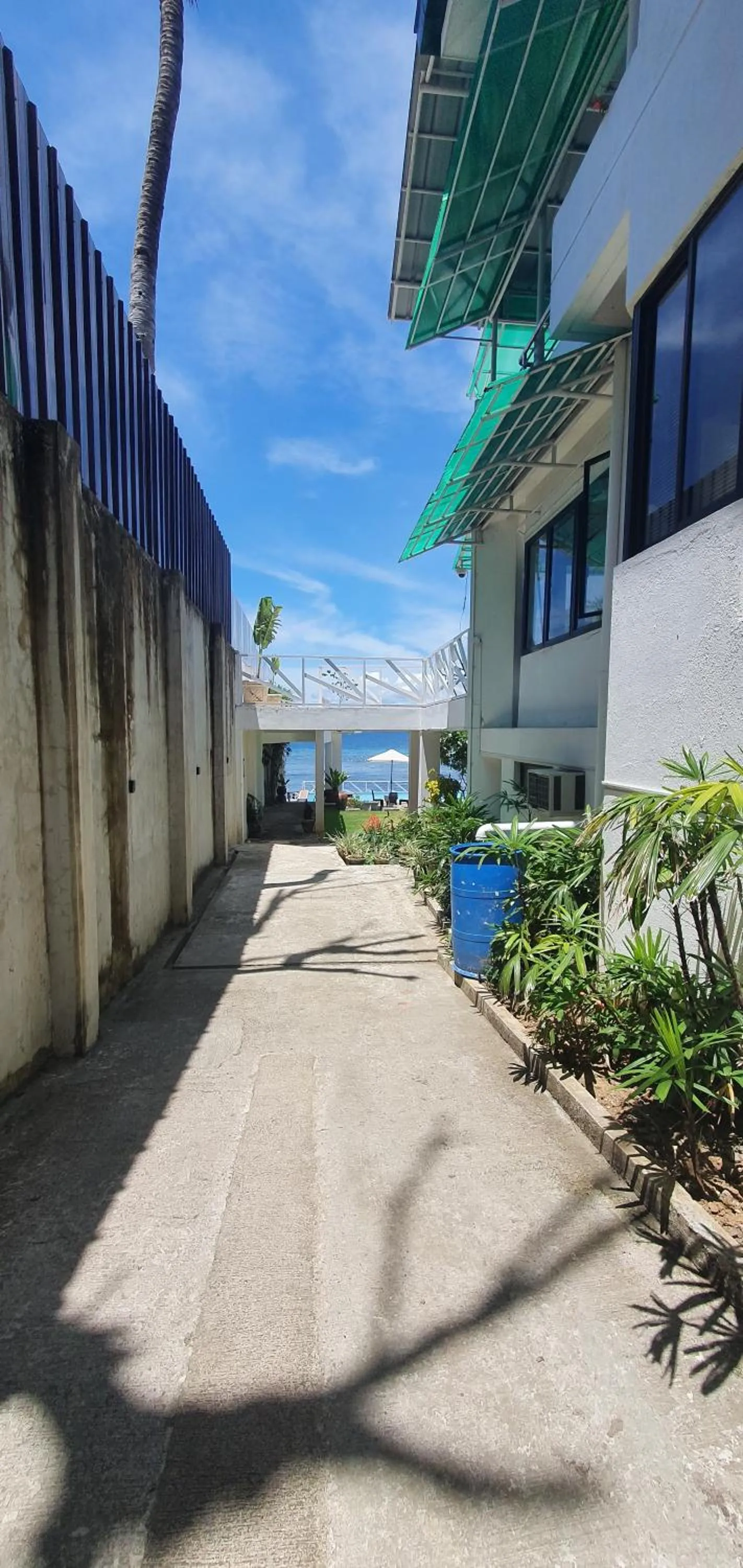 Property building in Lola's Guest House