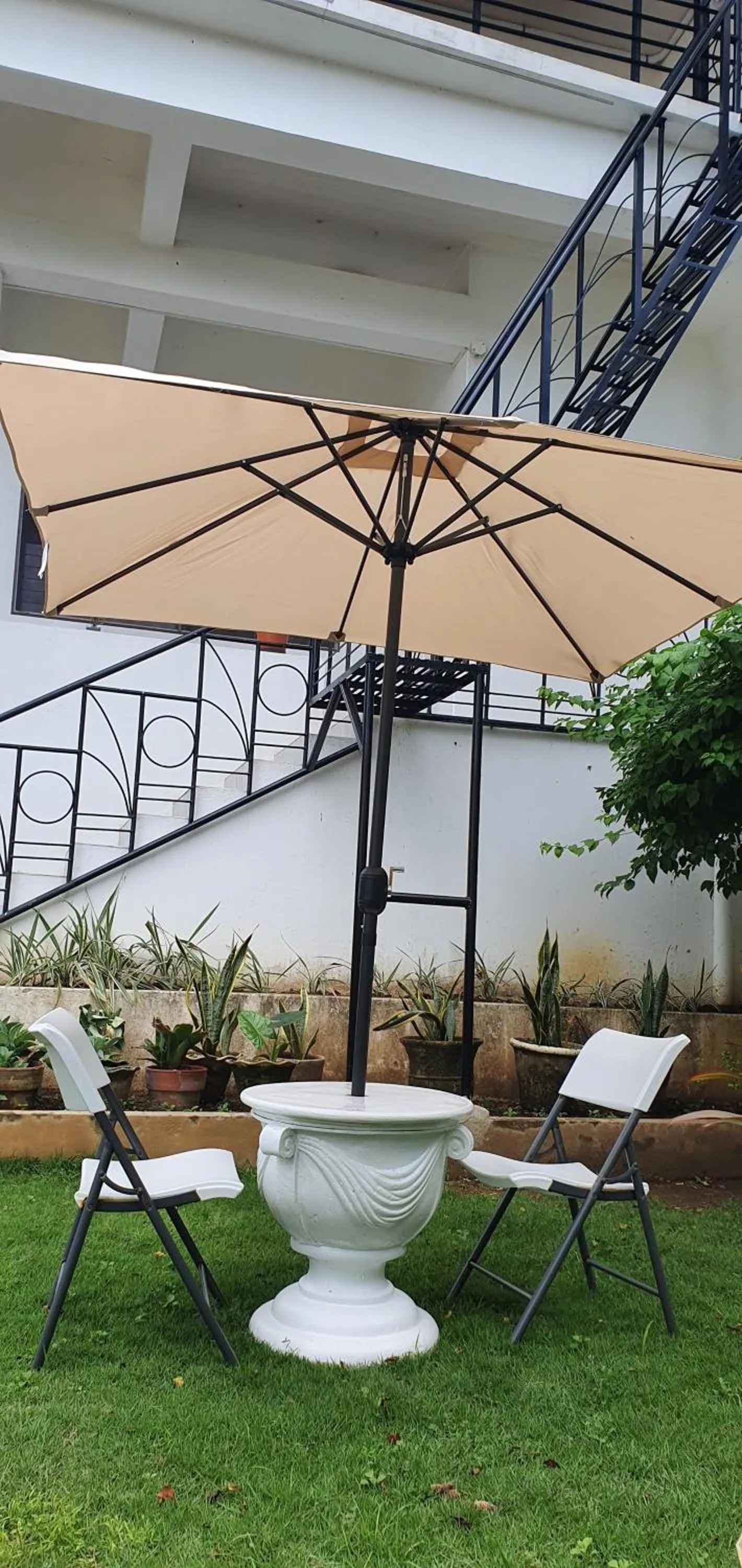 Property building in Lola's Guest House