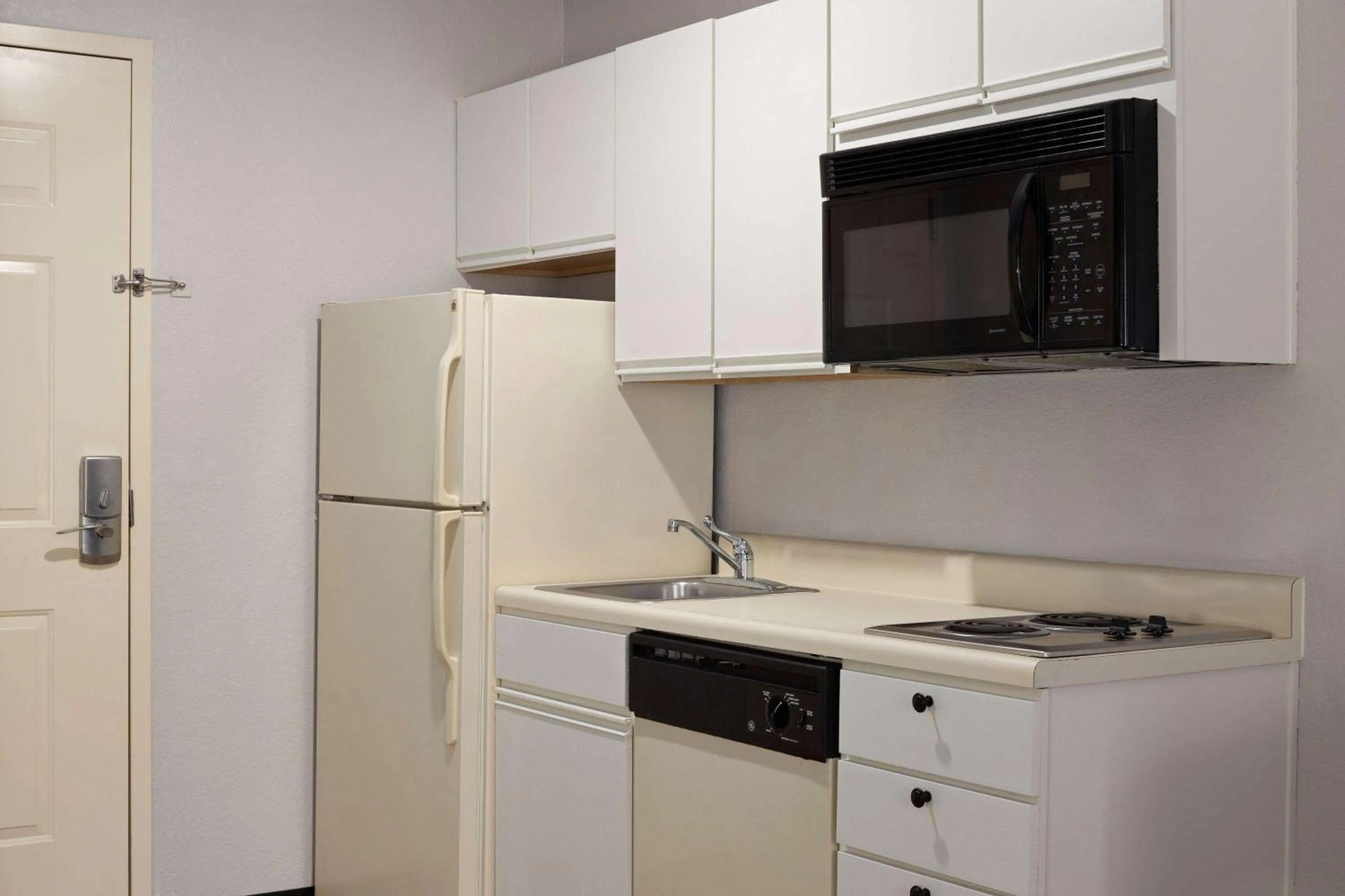 Photo of the whole room in Days Inn & Suites by Wyndham Green Bay WI