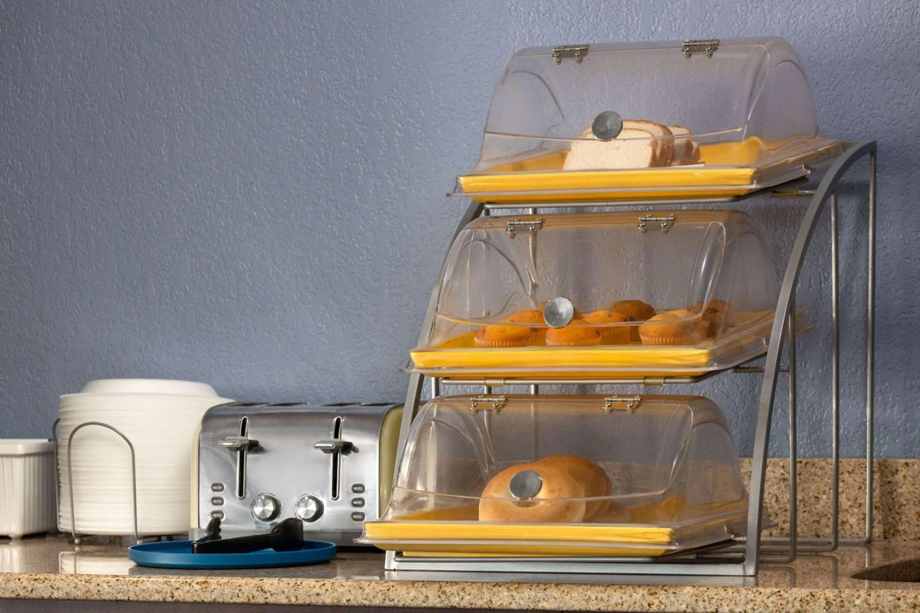 Breakfast in Days Inn & Suites by Wyndham Green Bay WI