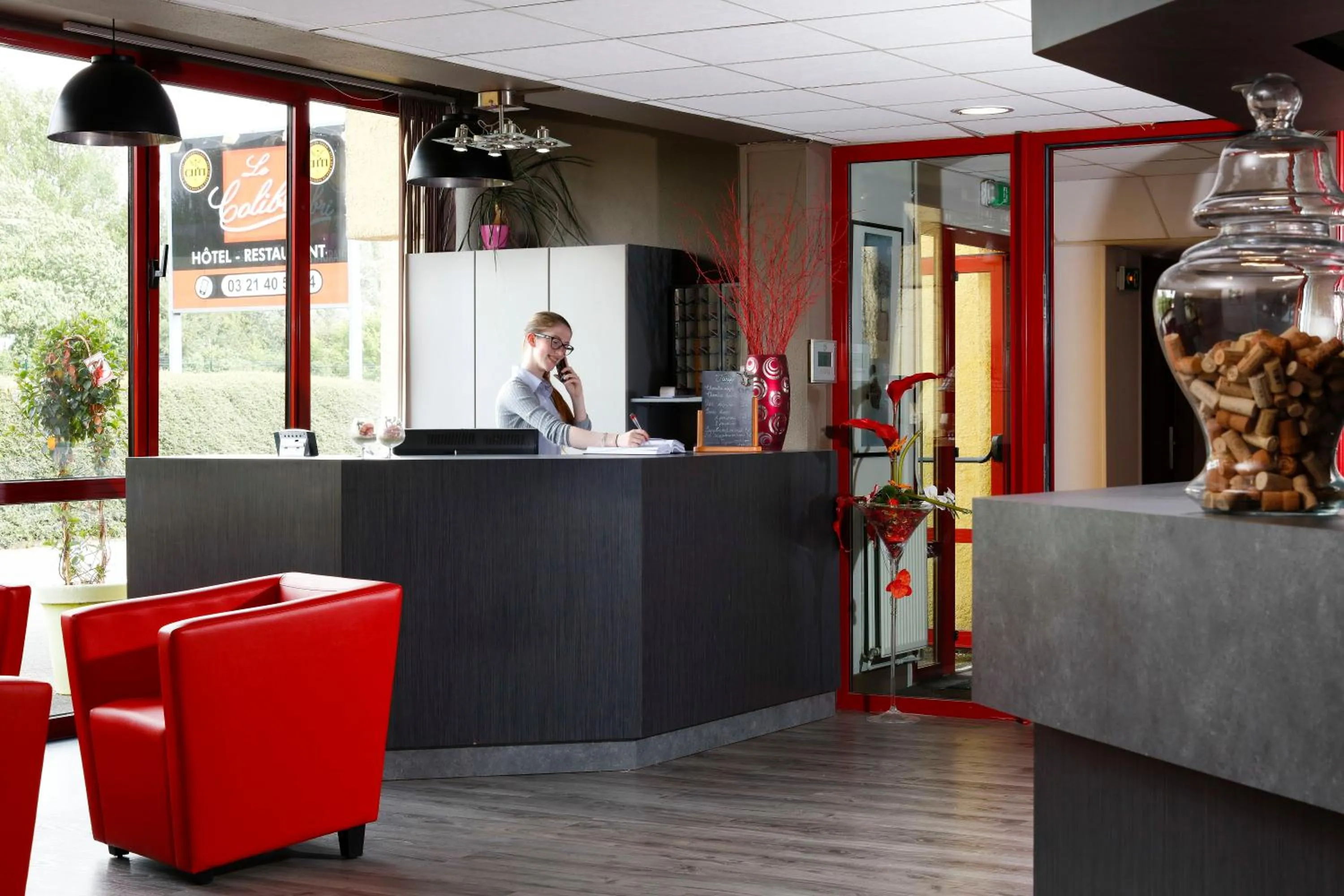 Lobby or reception in Hôtel Restaurant Le Colibri