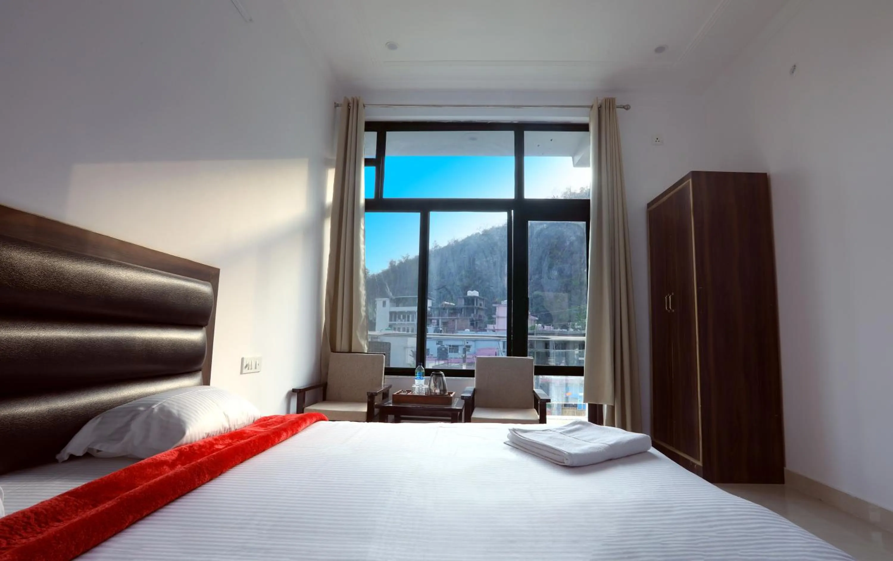 Photo of the whole room, Bed in Hotel Tapovan Cottage