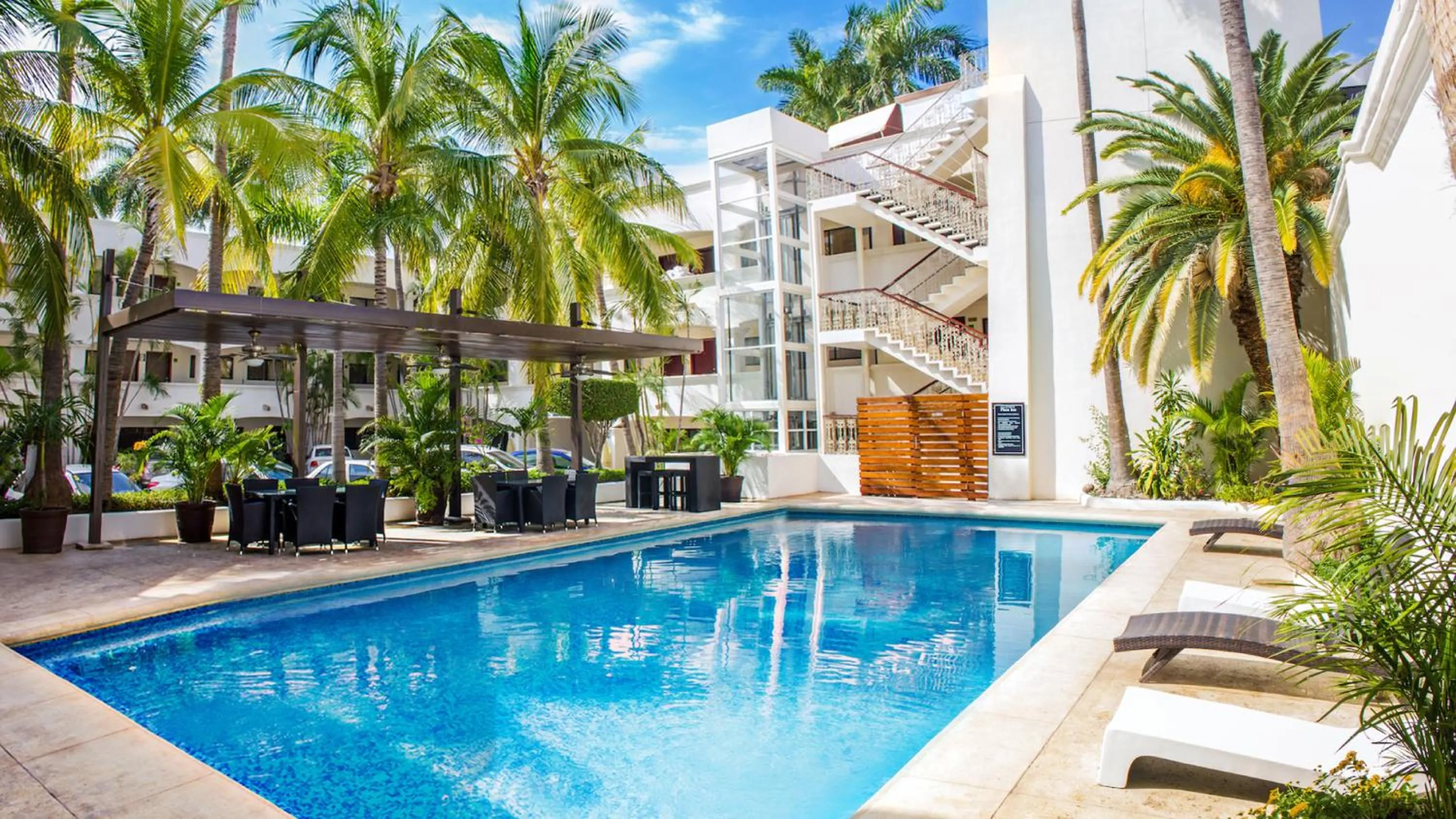 Swimming pool in Wyndham Garden Los Mochis Plaza Inn