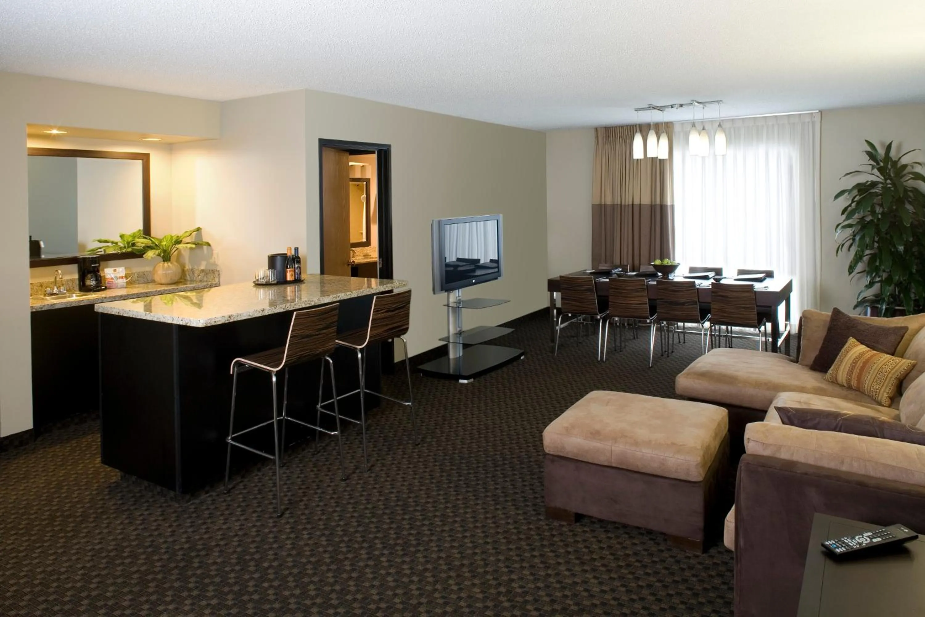 Communal lounge/ TV room in Hyatt Regency Green Bay