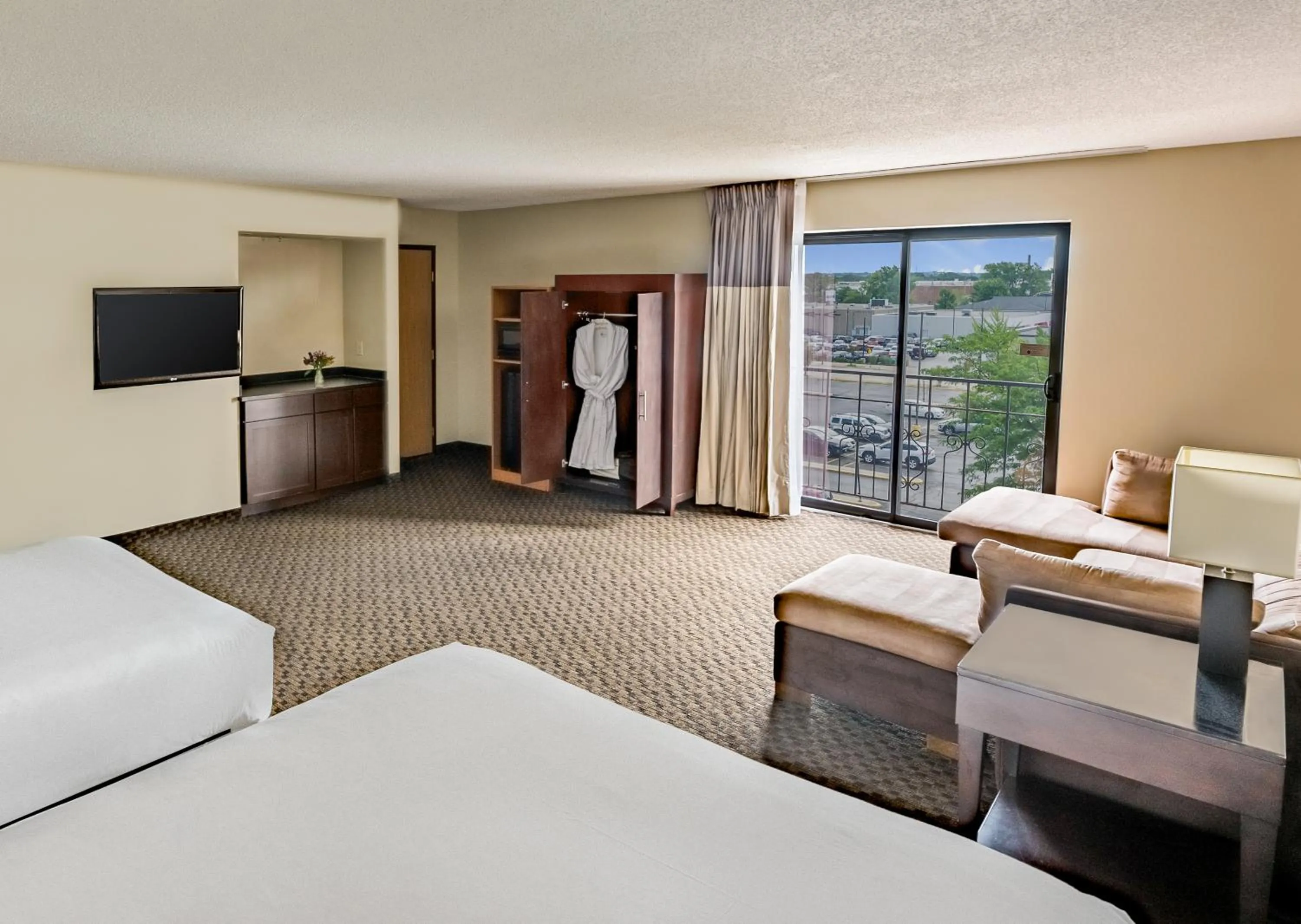 Communal lounge/ TV room, Bed in Hyatt Regency Green Bay