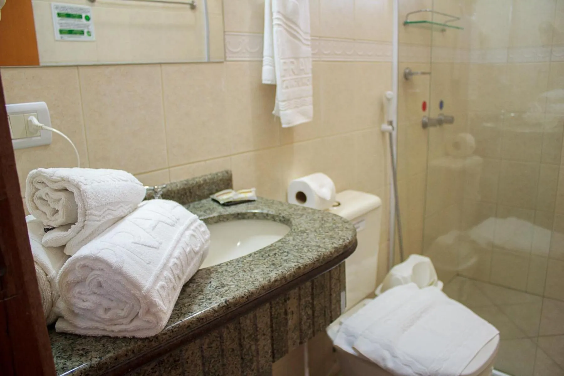 Toilet in Bombinhas Praia Apart Hotel - unidade rua Bem Te Vi