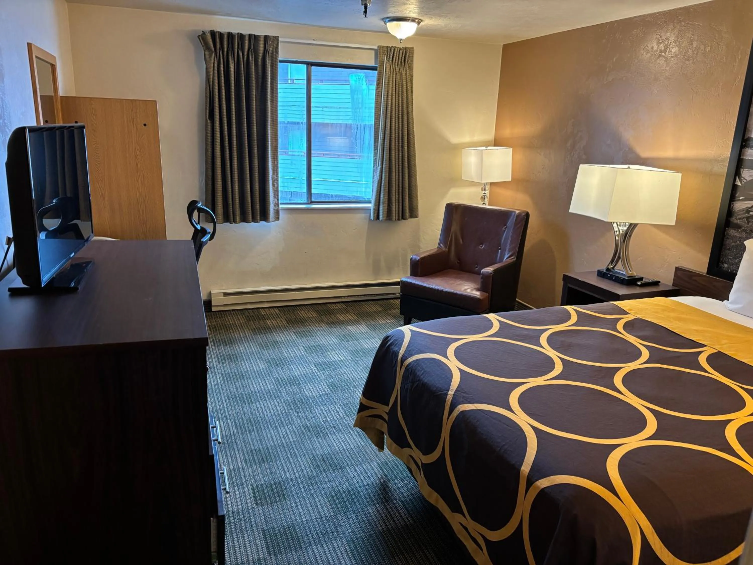 Bed in Super 8 by Wyndham Ketchikan