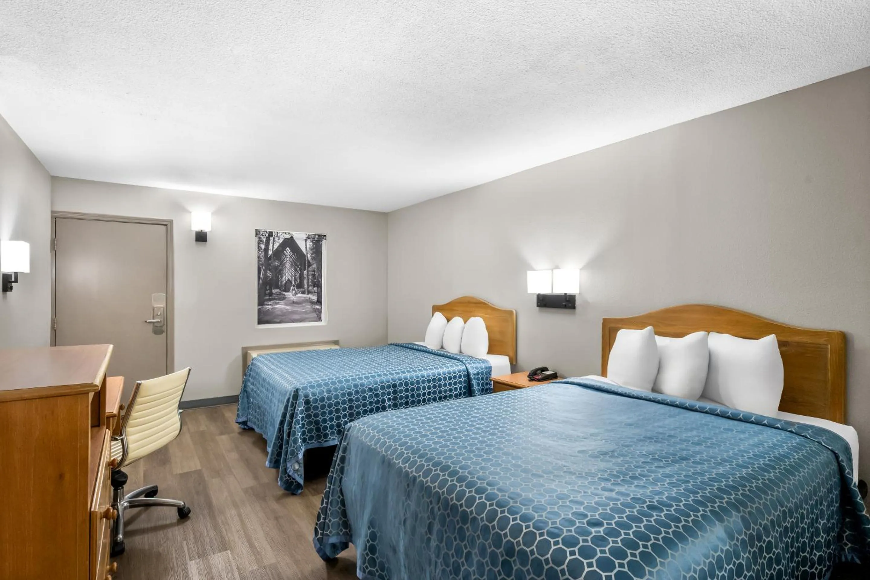 Bedroom, Bed in Rodeway Inn Hot Springs National Park Area