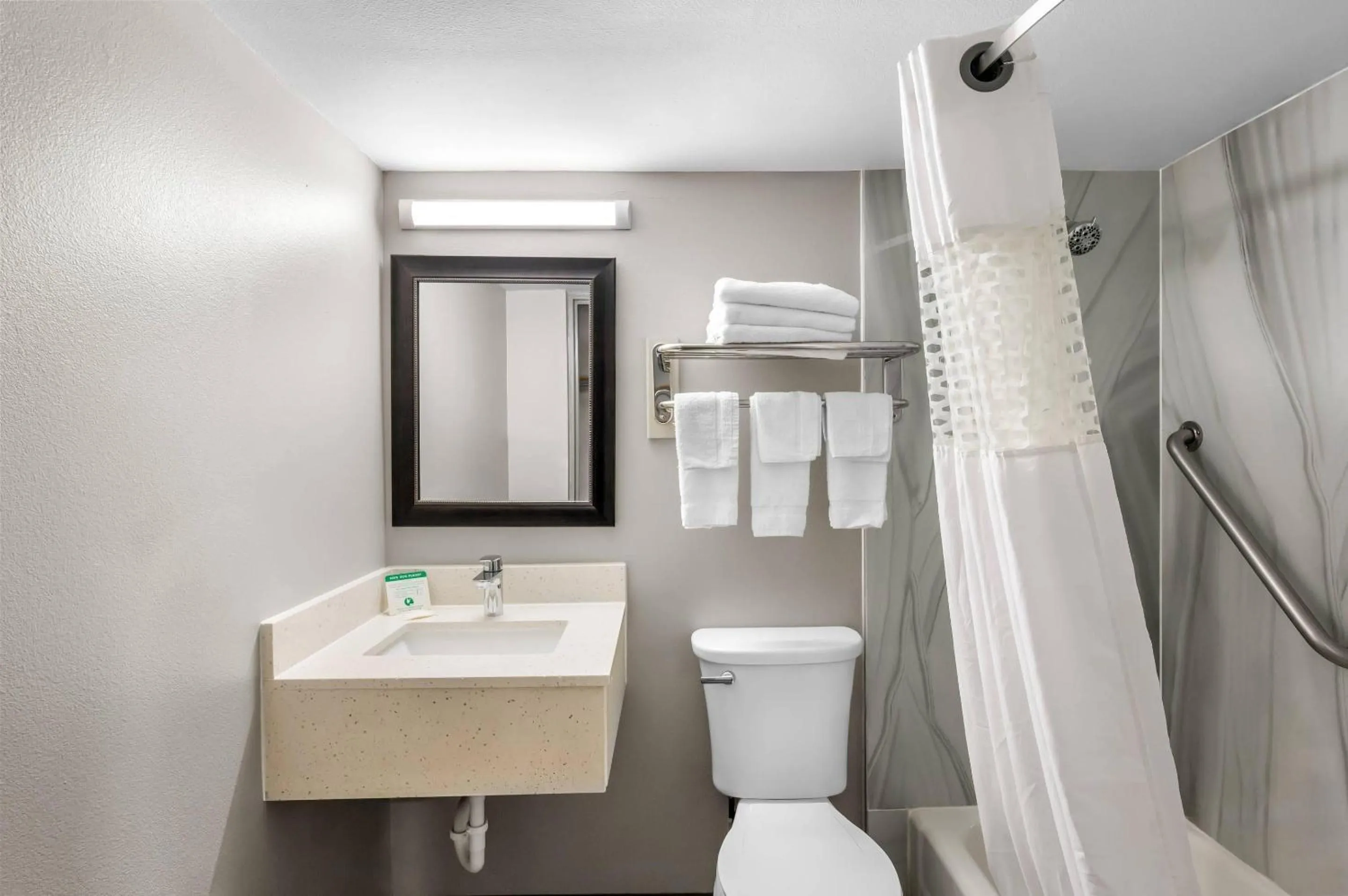 Bedroom in Rodeway Inn Hot Springs National Park Area