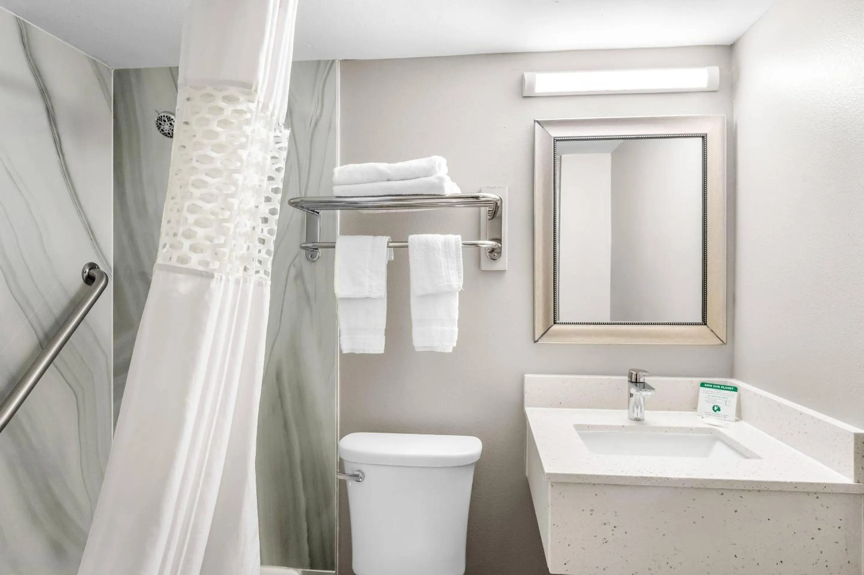 Bedroom in Rodeway Inn Hot Springs National Park Area