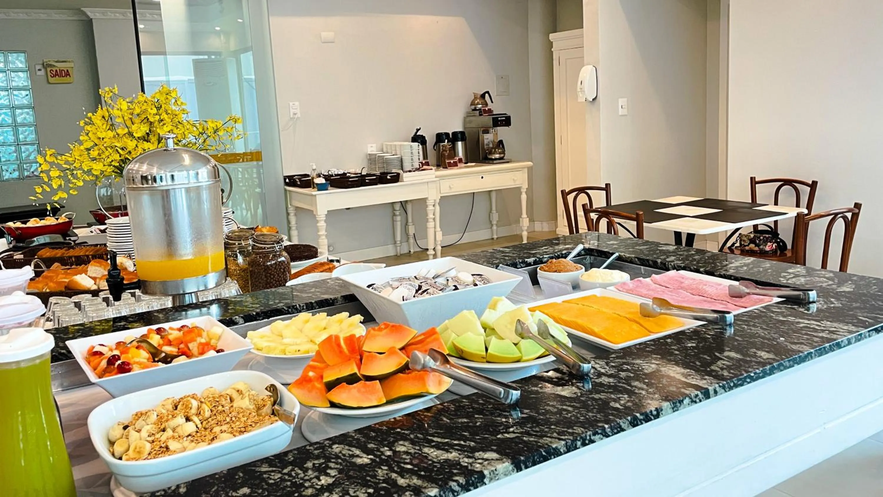 Breakfast in Itajaí Express Residence