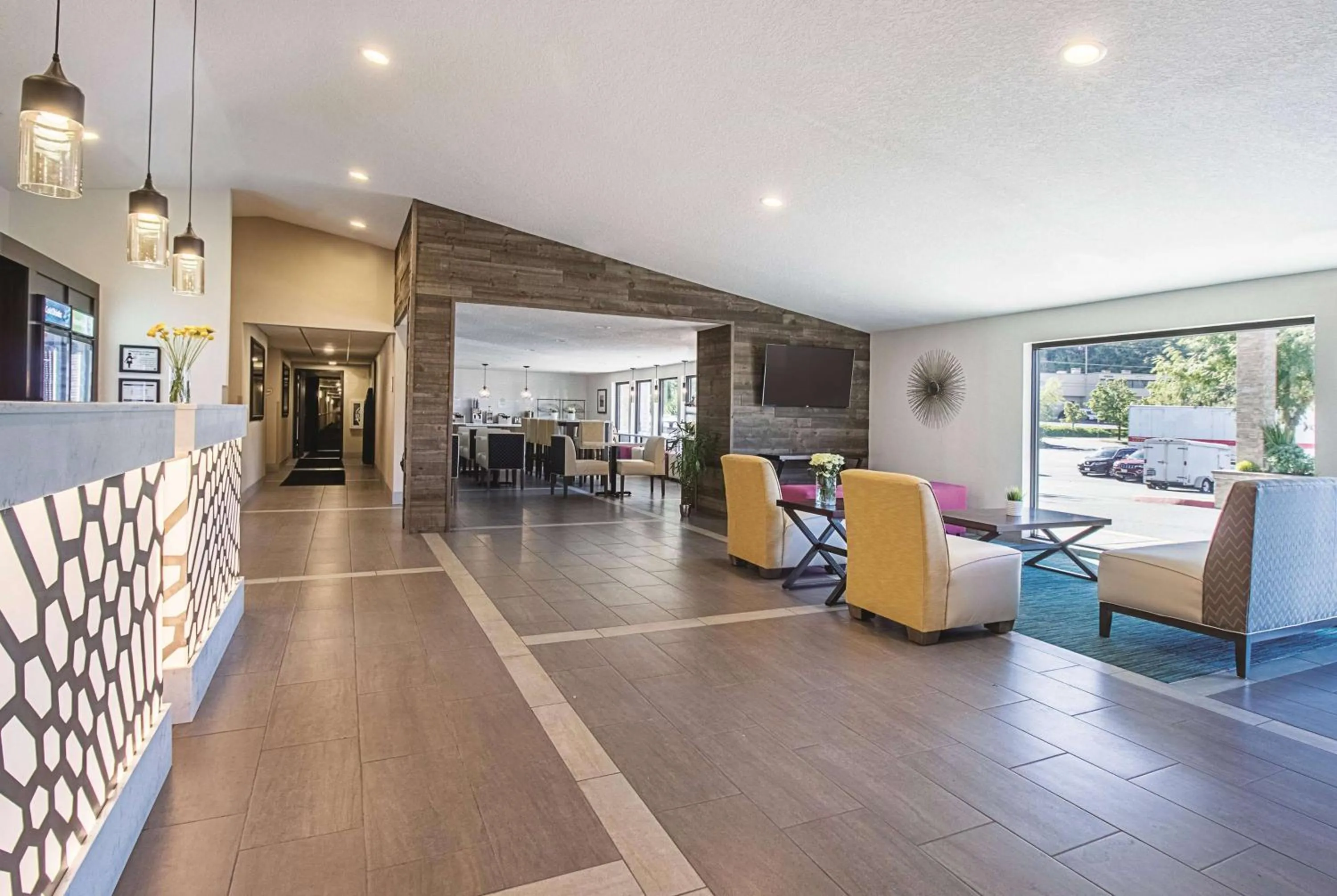 Lobby or reception in La Quinta by Wyndham Portland NW