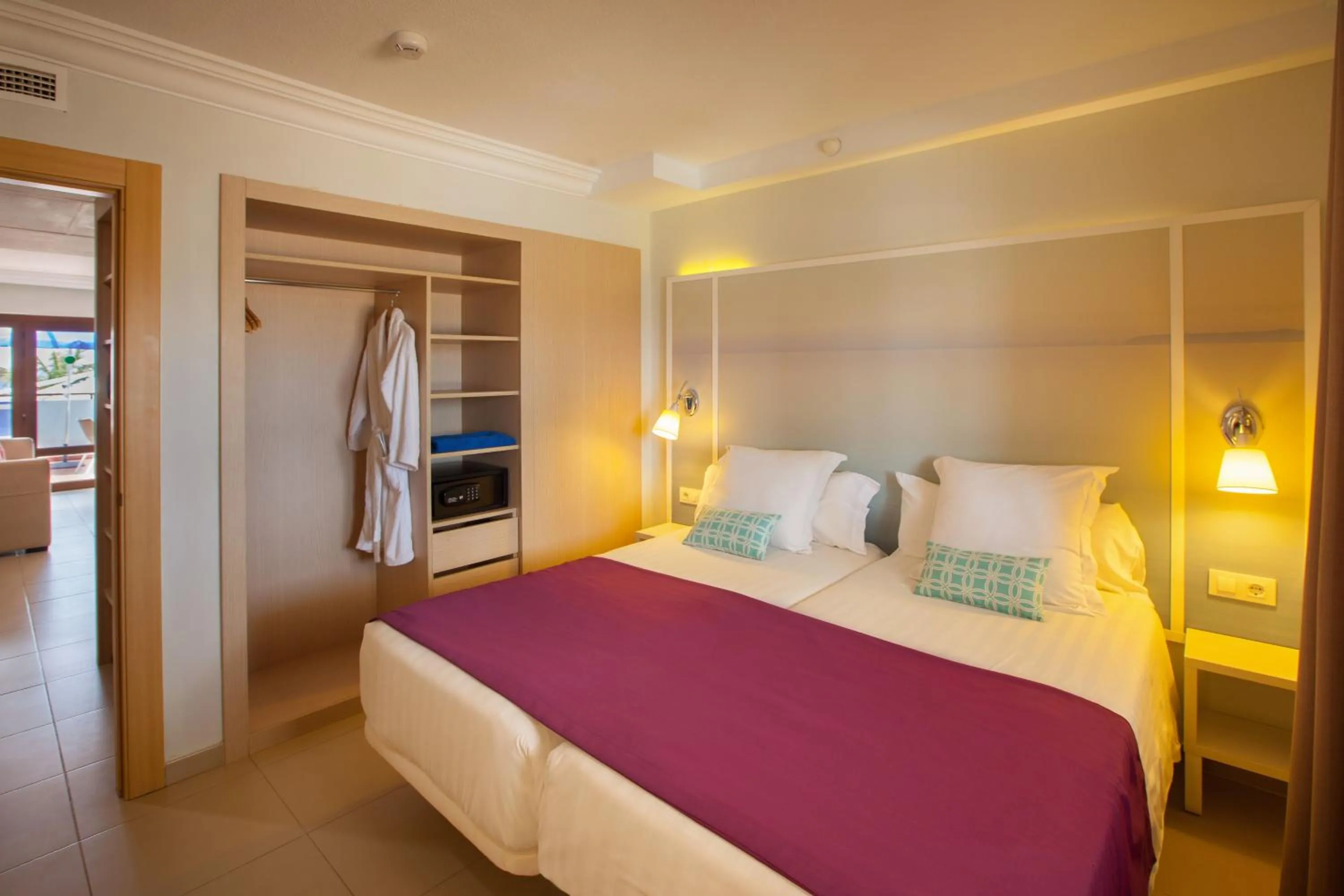 Bed in Grupotel Flamingo Beach