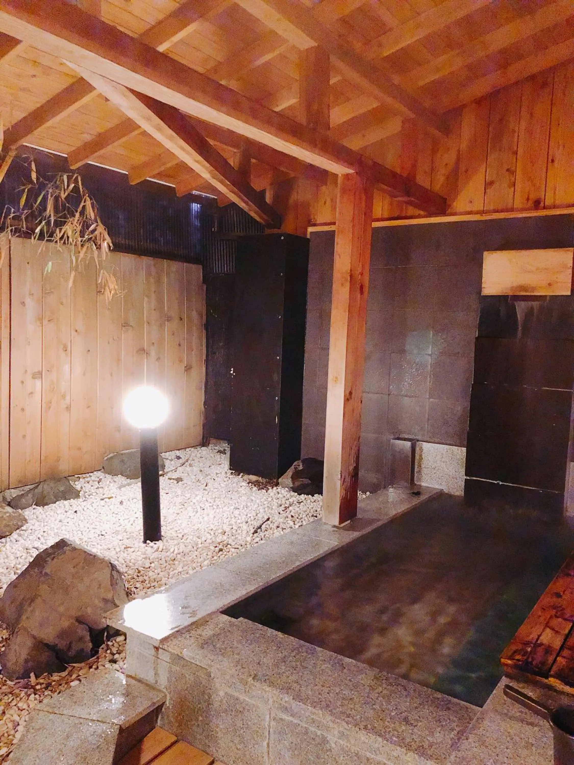 Open Air Bath, Bed in Auberge Mermaid