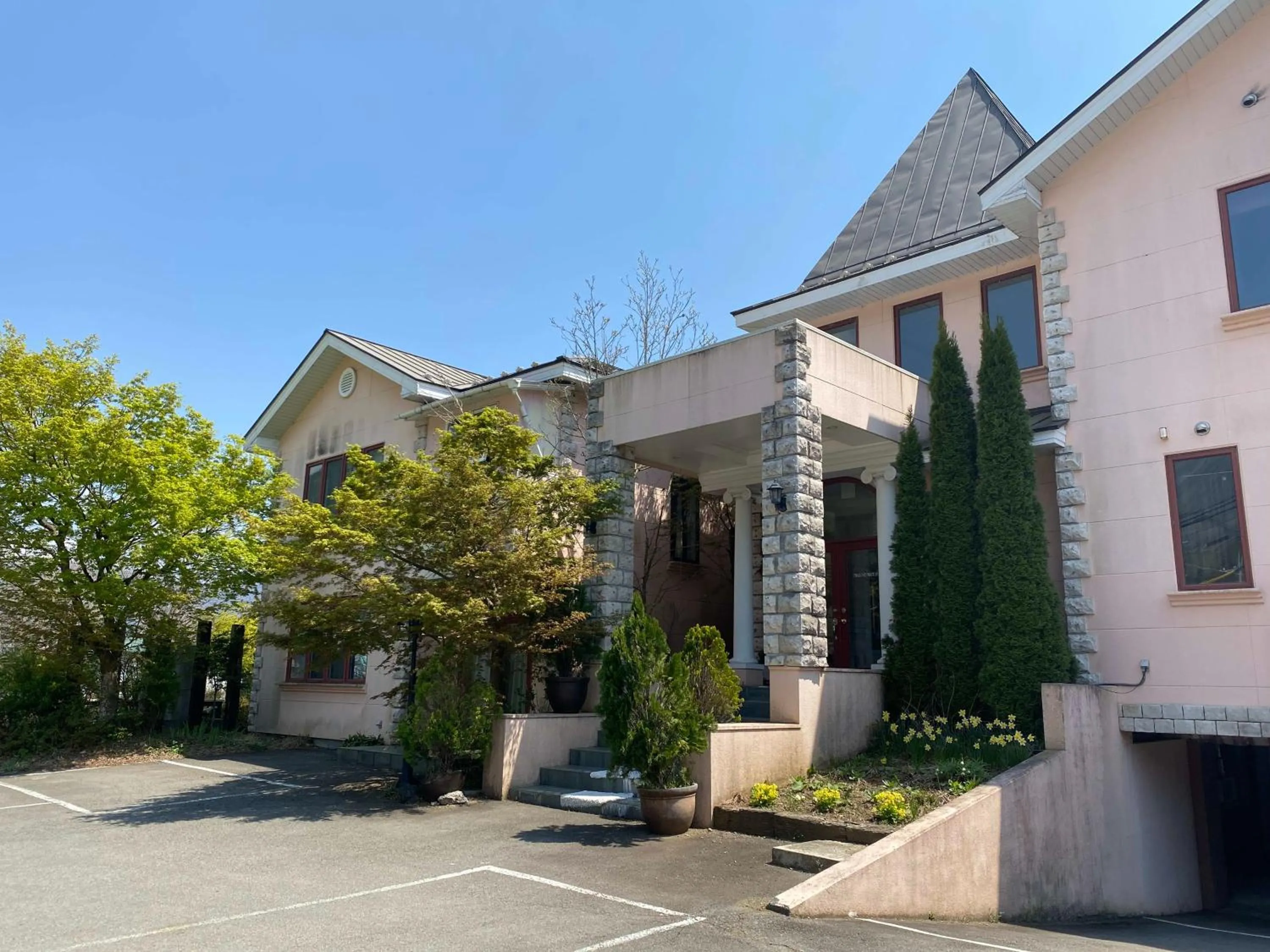 Property building in Auberge Mermaid