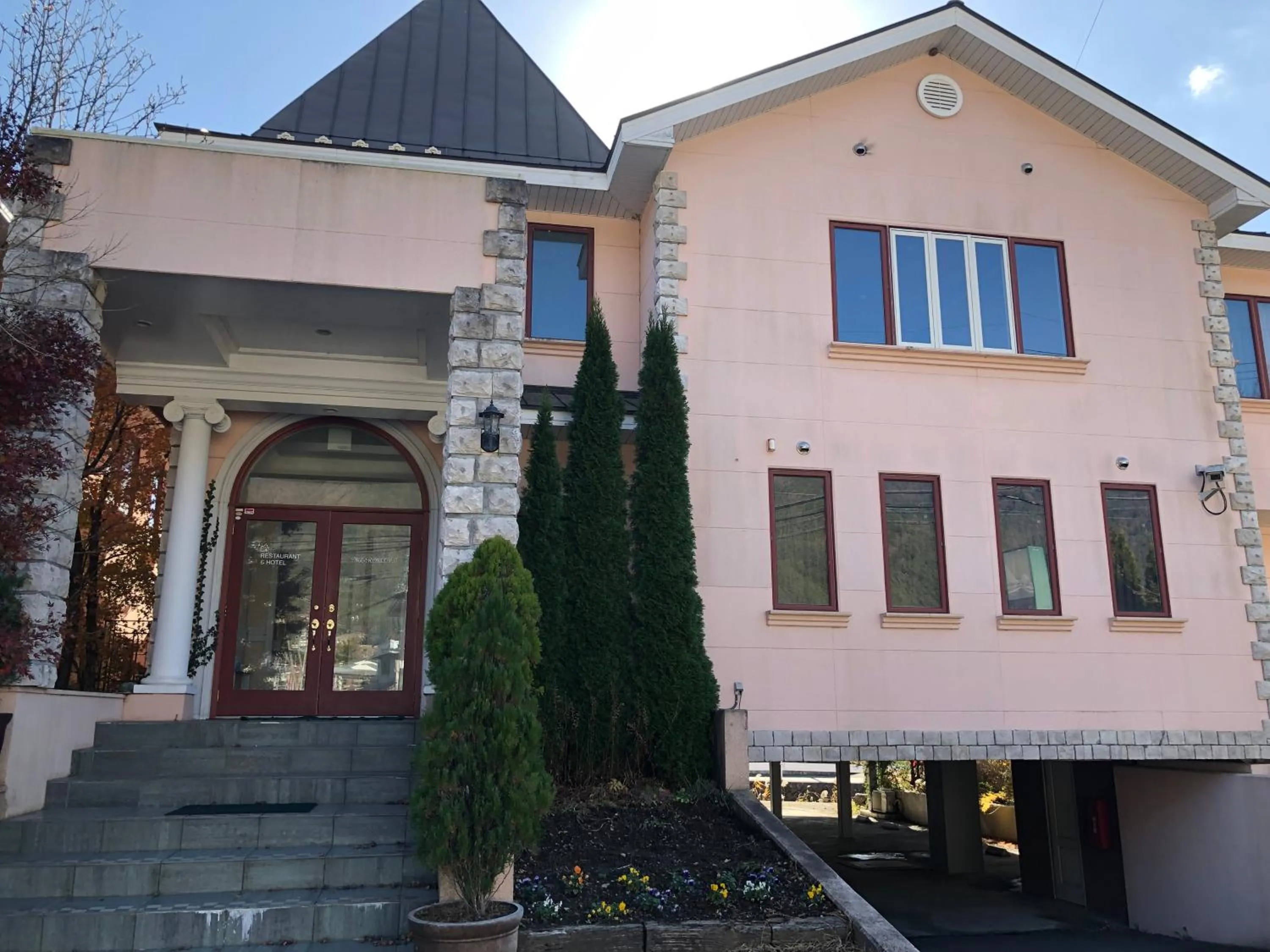 Property building in Auberge Mermaid