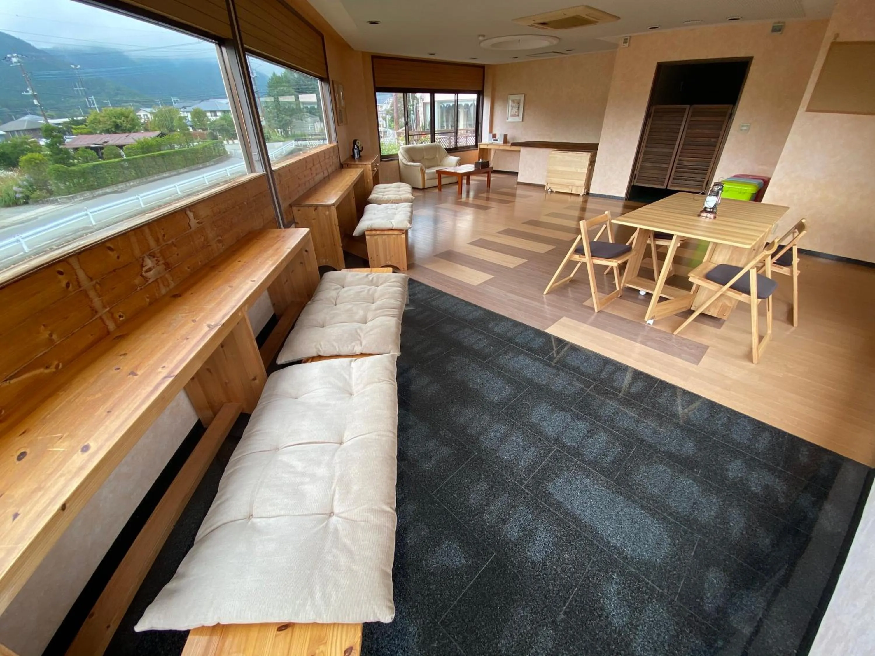 Lounge or bar in Auberge Mermaid