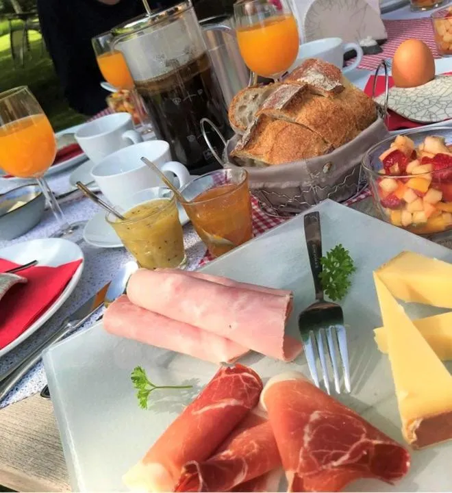 Food and drinks in B&B Les Tranchées