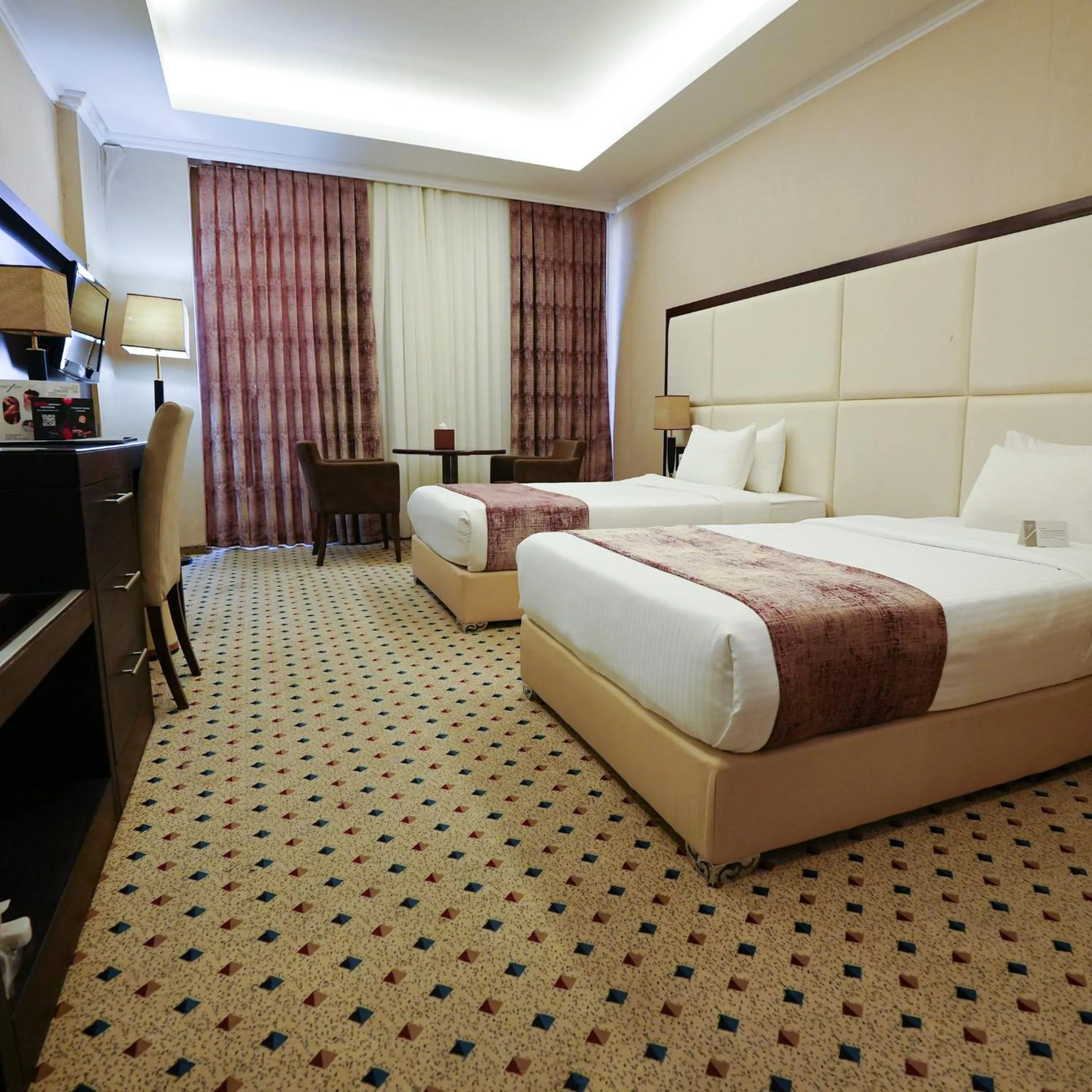 Bedroom, Bed in Canyon Hotel Erbil