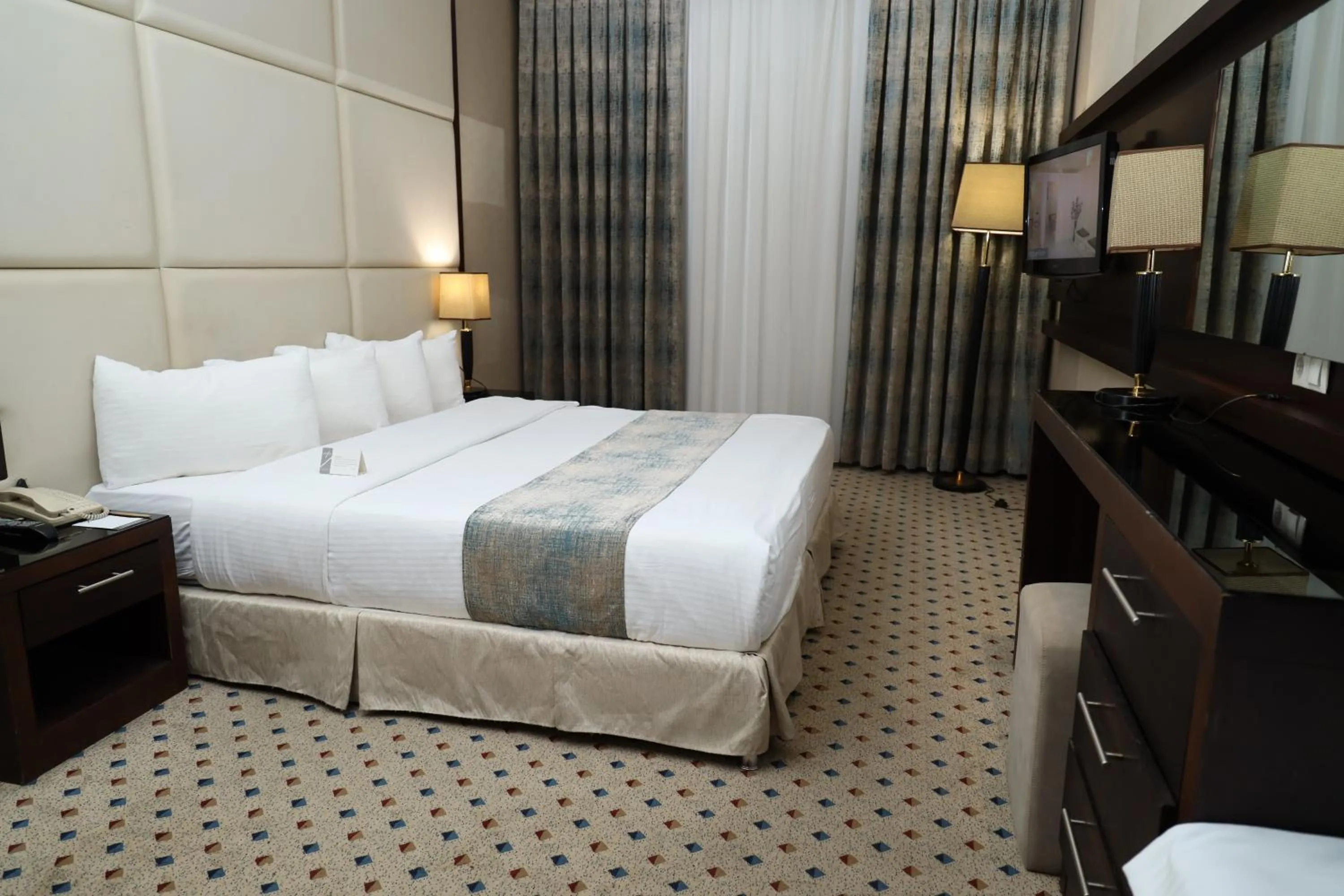 Bed in Canyon Hotel Erbil