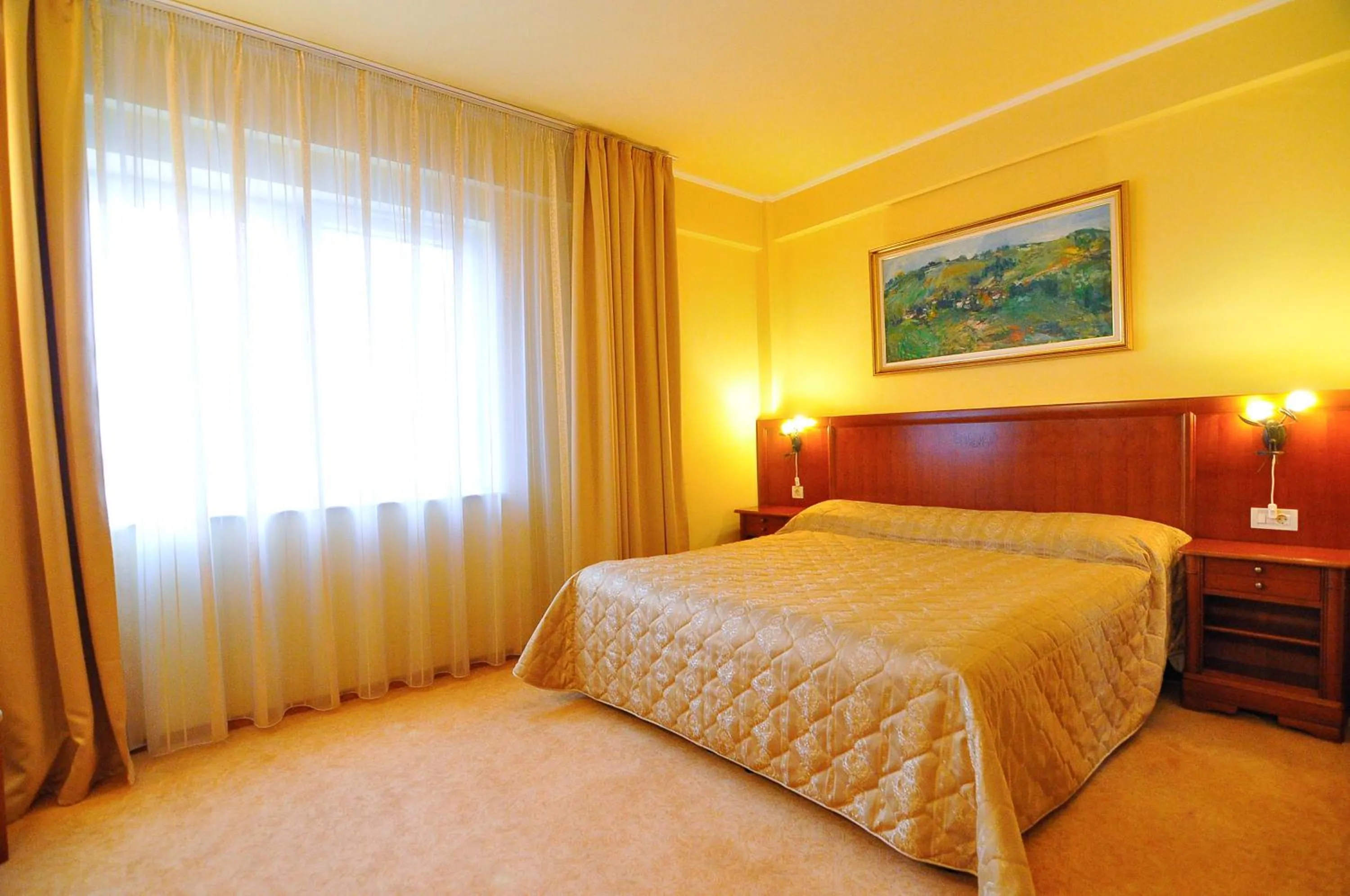 Bedroom, Bed in Hotel Maxim