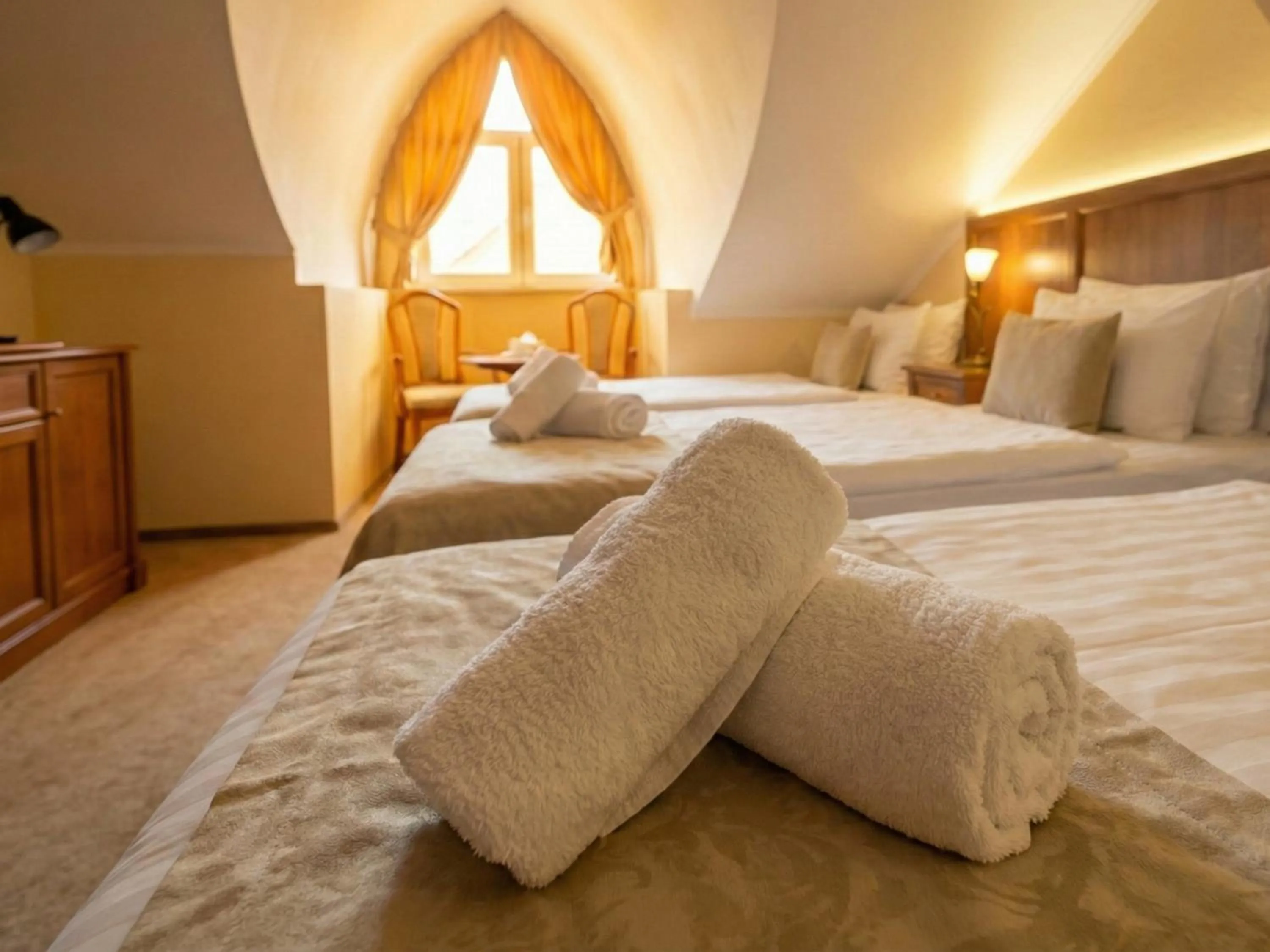 Bedroom, Bed in Hotel Maxim