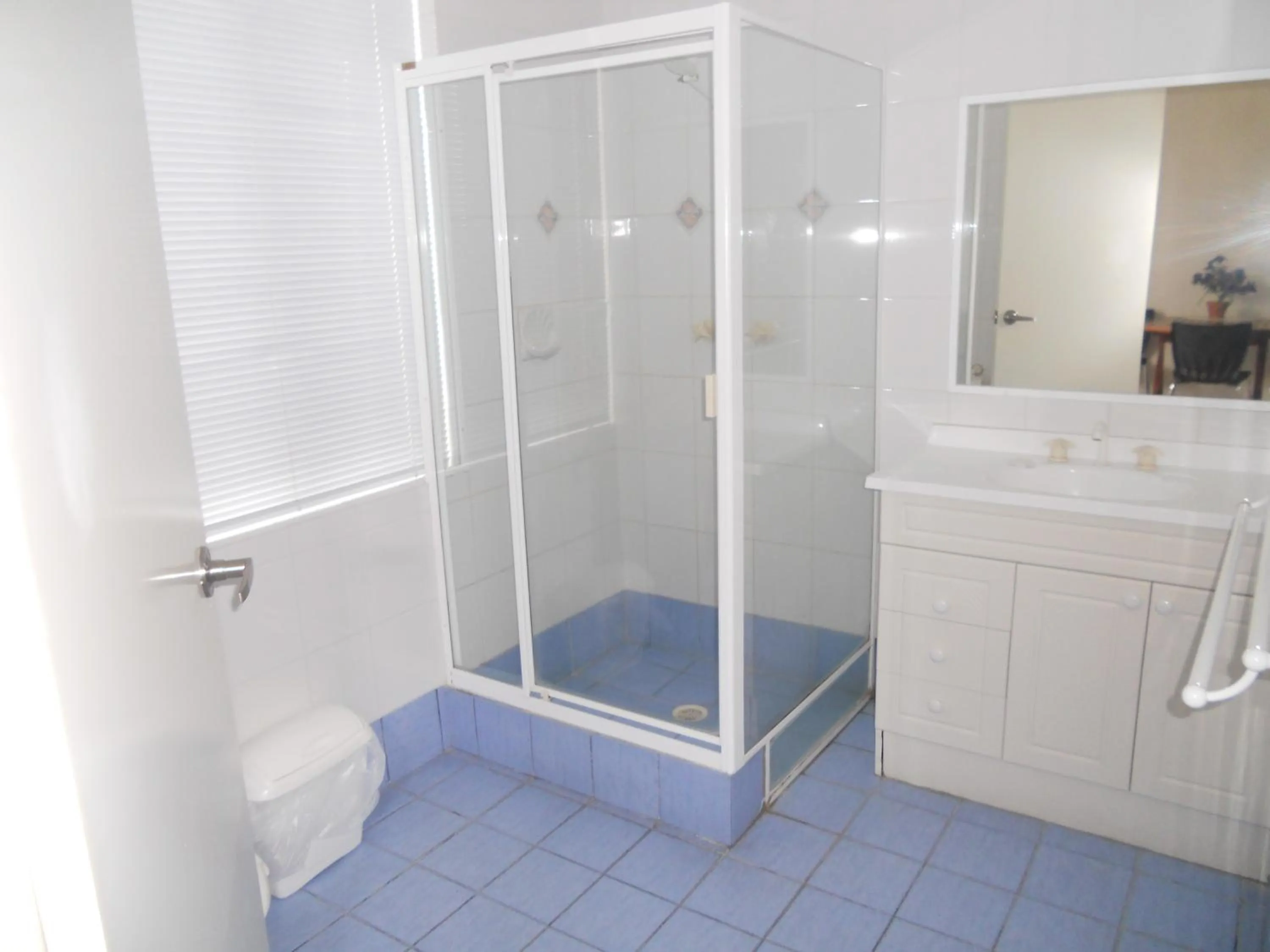 Shower in Busselton Gale Street Motel & Villas