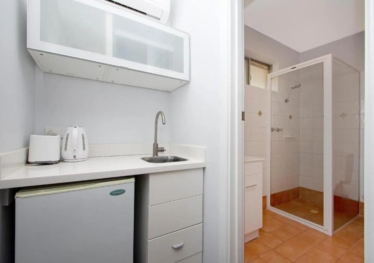 Shower in Busselton Gale Street Motel & Villas