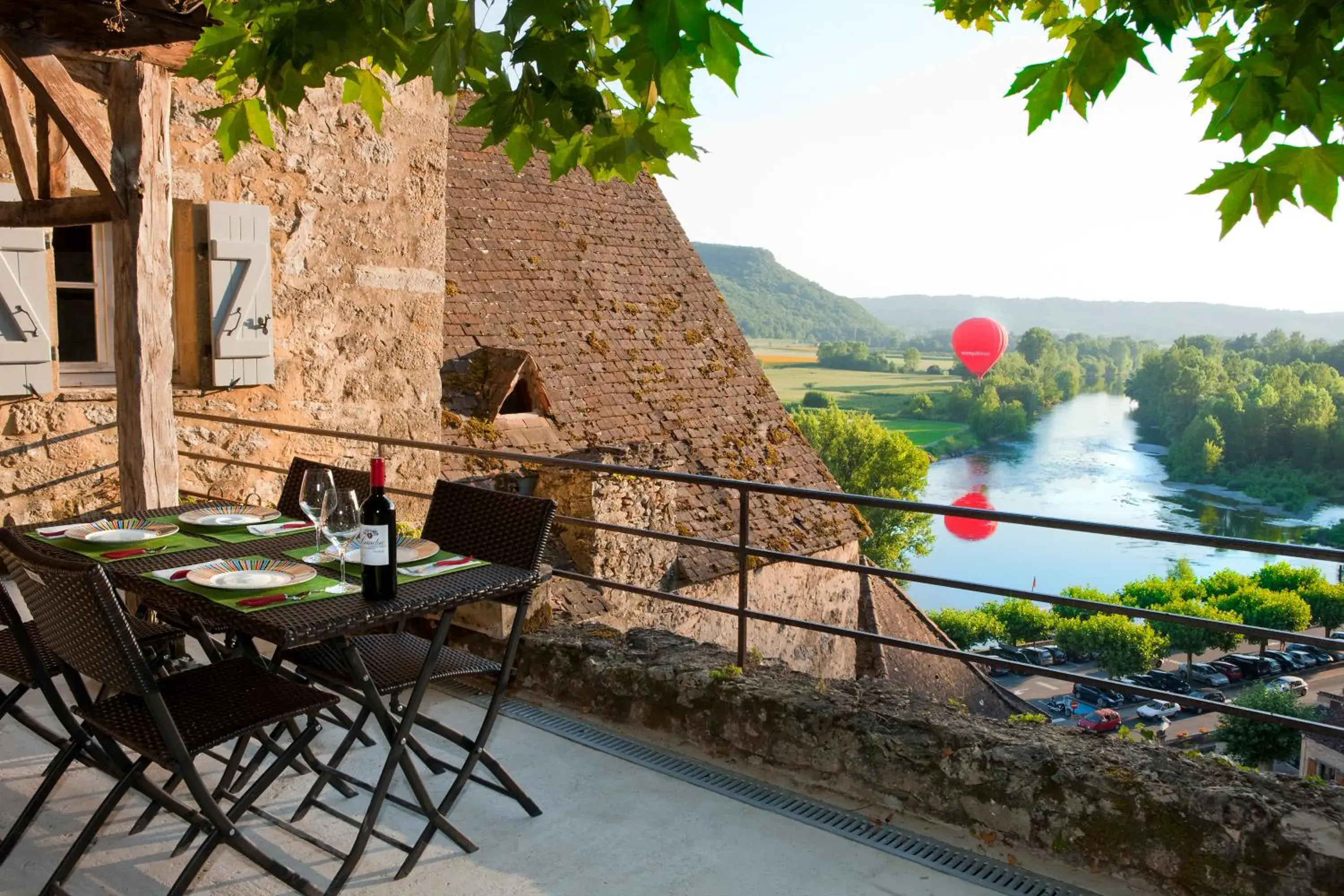 Au coeur de Beynac, superbe maison du XIVe siècle avec jardin panoramique Au coeur de Beynac, superbe maison du XIVe siècle avec jardin panoramique