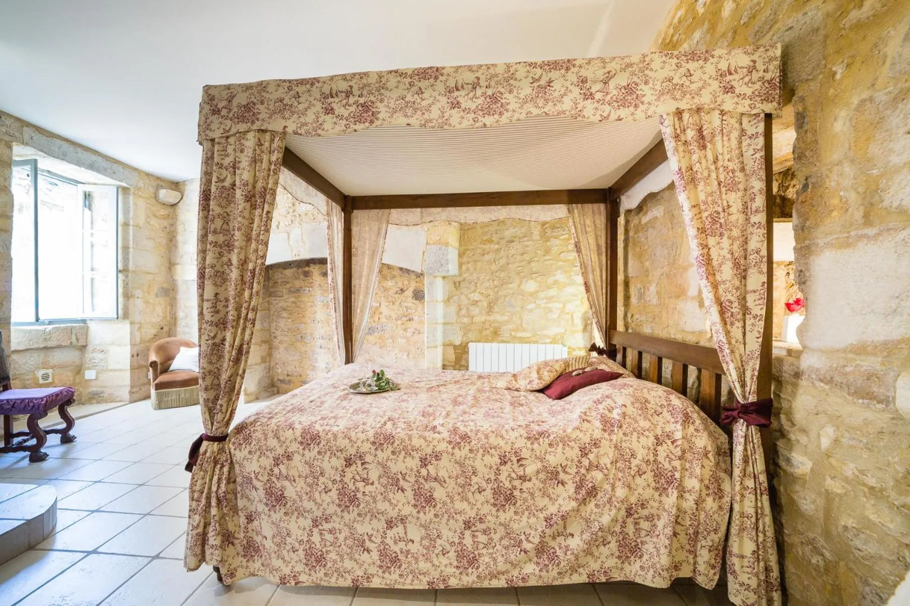 Au coeur de Beynac, superbe maison du XIVe siècle avec jardin panoramique