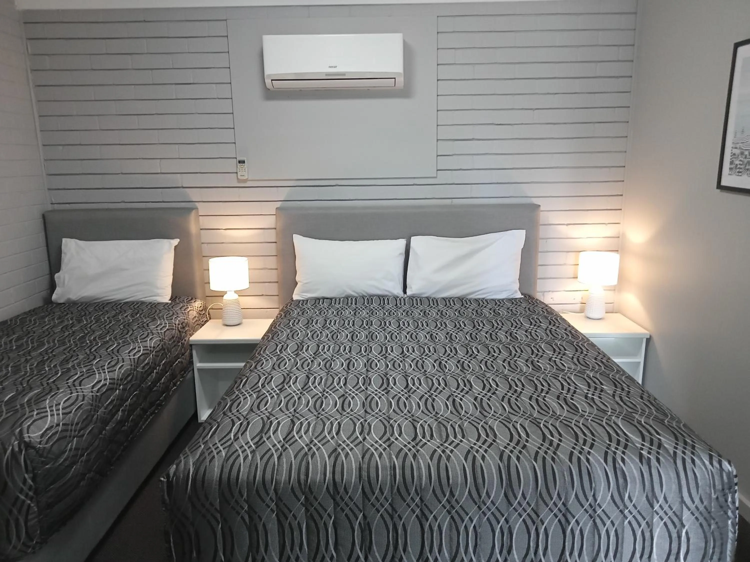 Bedroom, Bed in Solomon Inn Motel Figtree