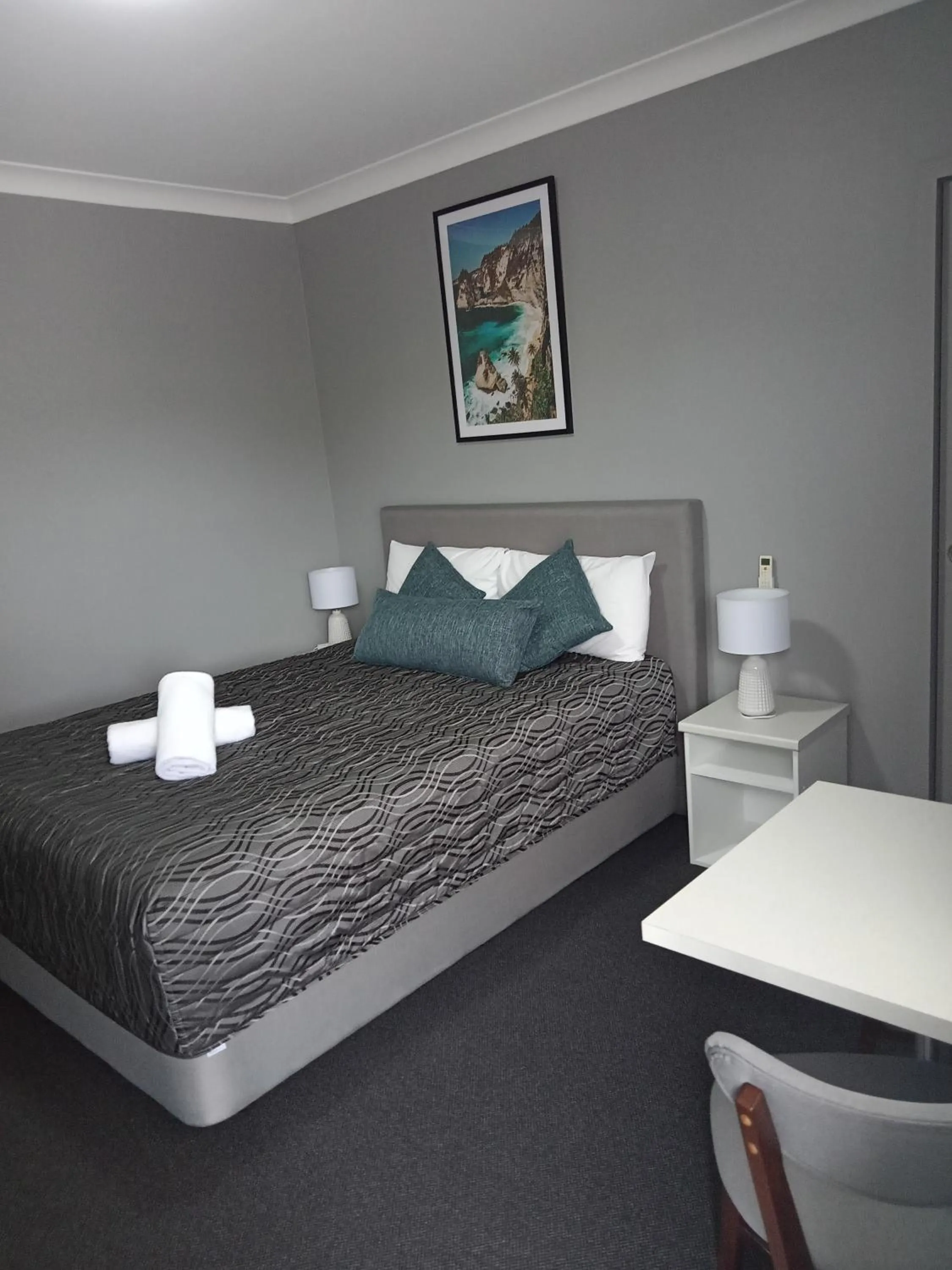 Bedroom, Bed in Solomon Inn Motel Figtree