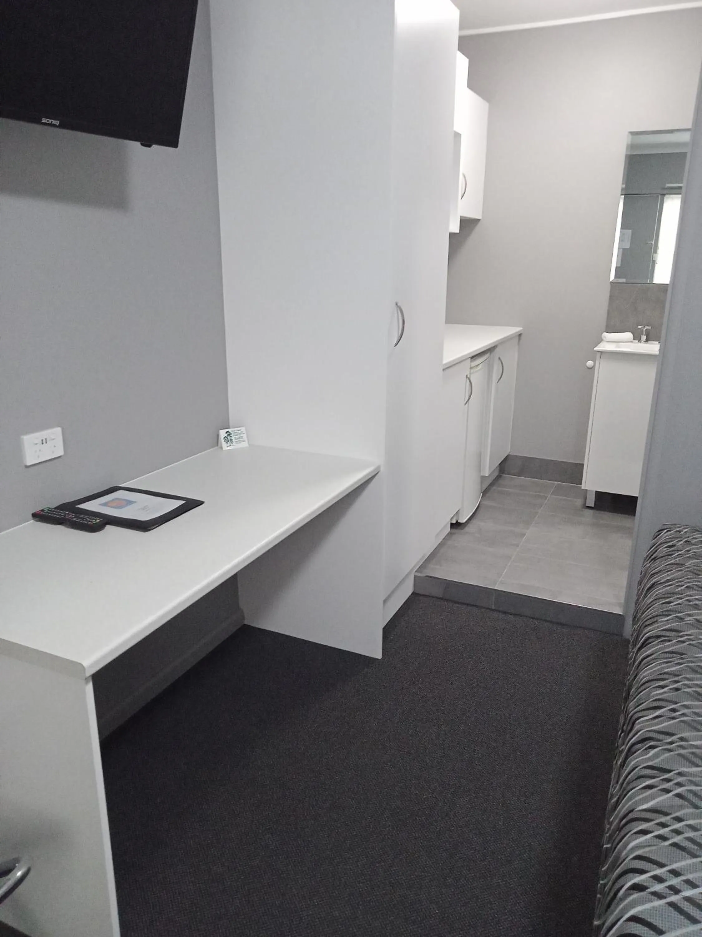 Kitchen or kitchenette in Solomon Inn Motel Figtree