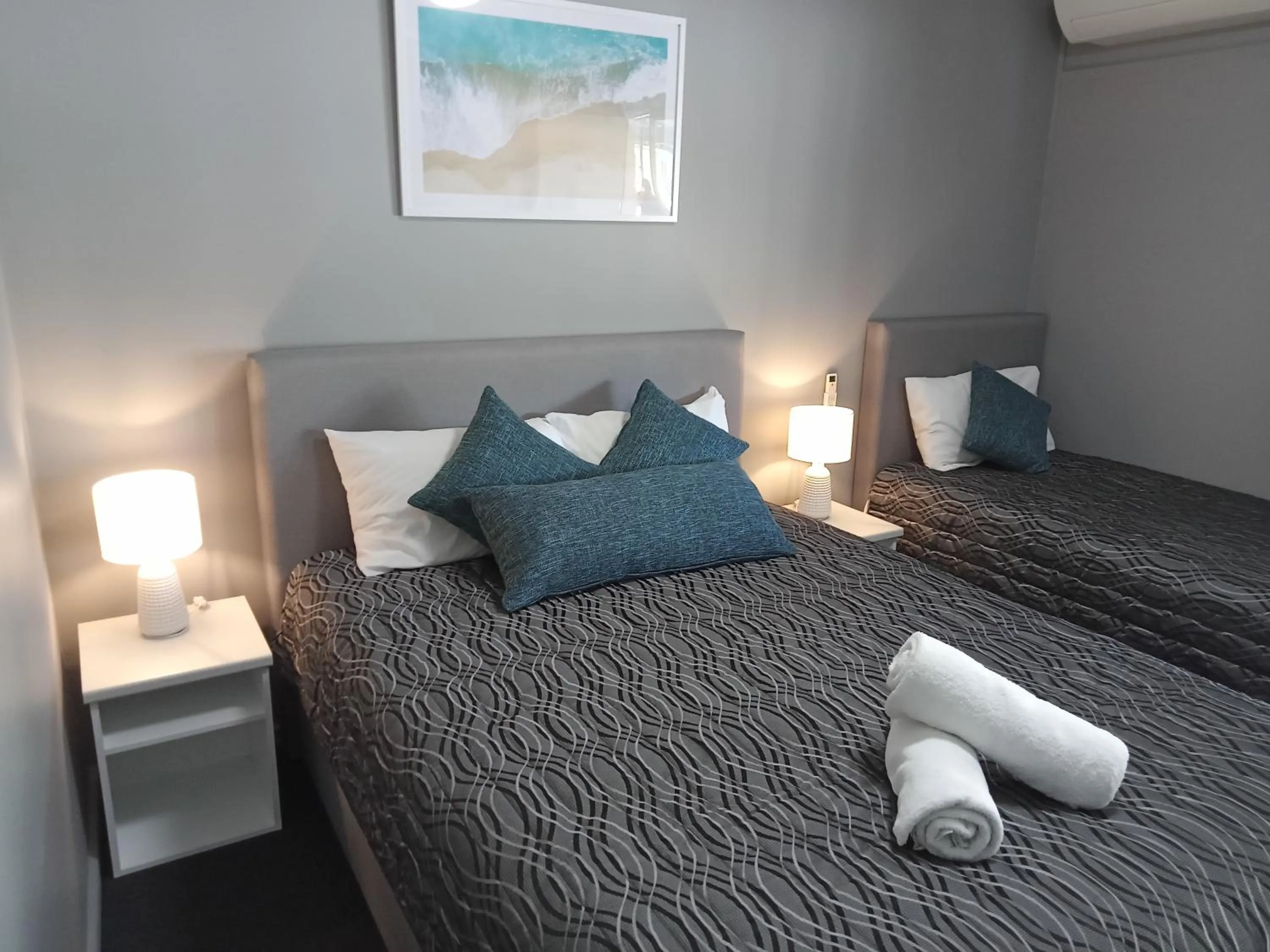 Photo of the whole room, Bed in Solomon Inn Motel Figtree