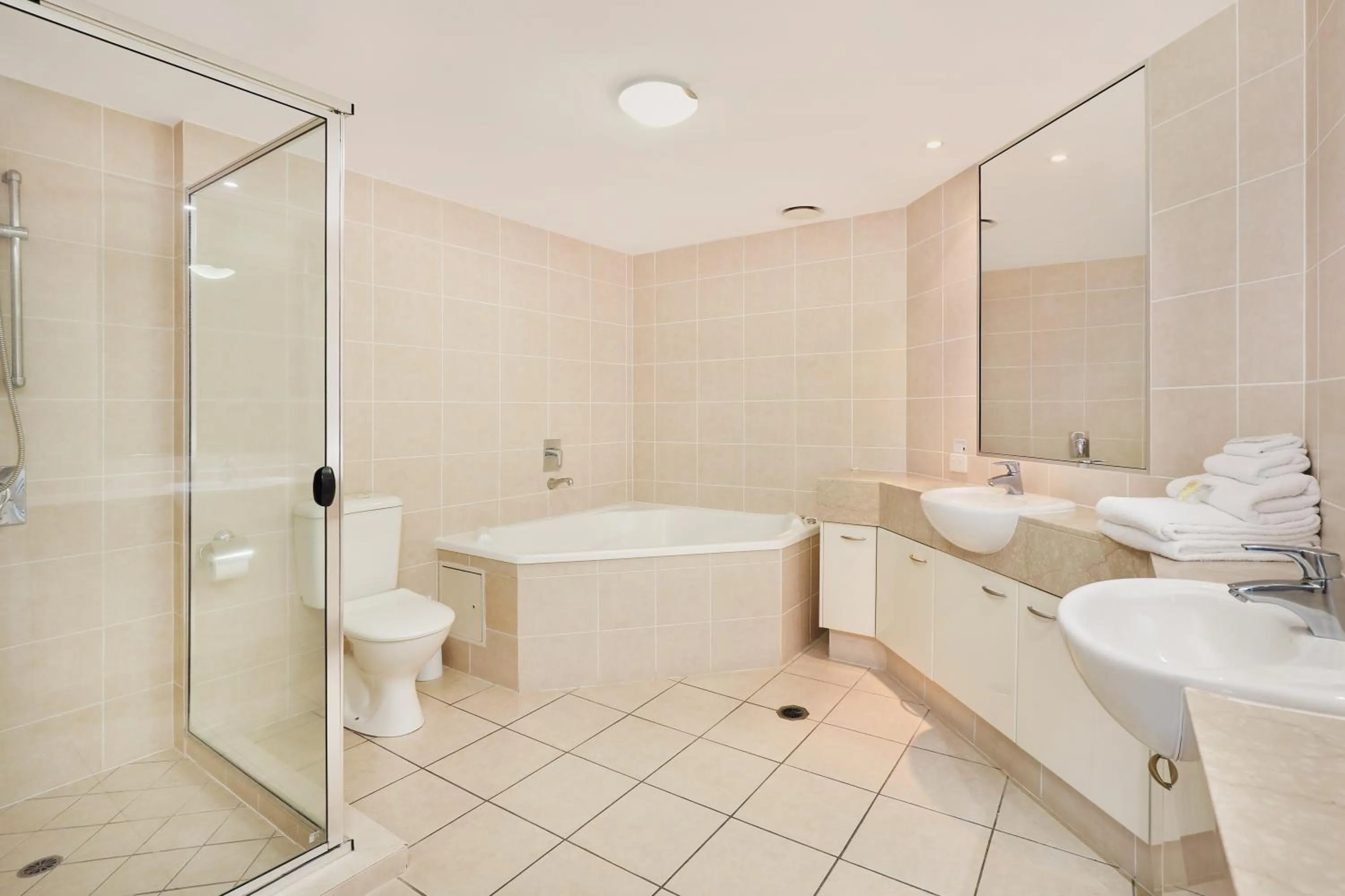 Shower in Rovera Apartments