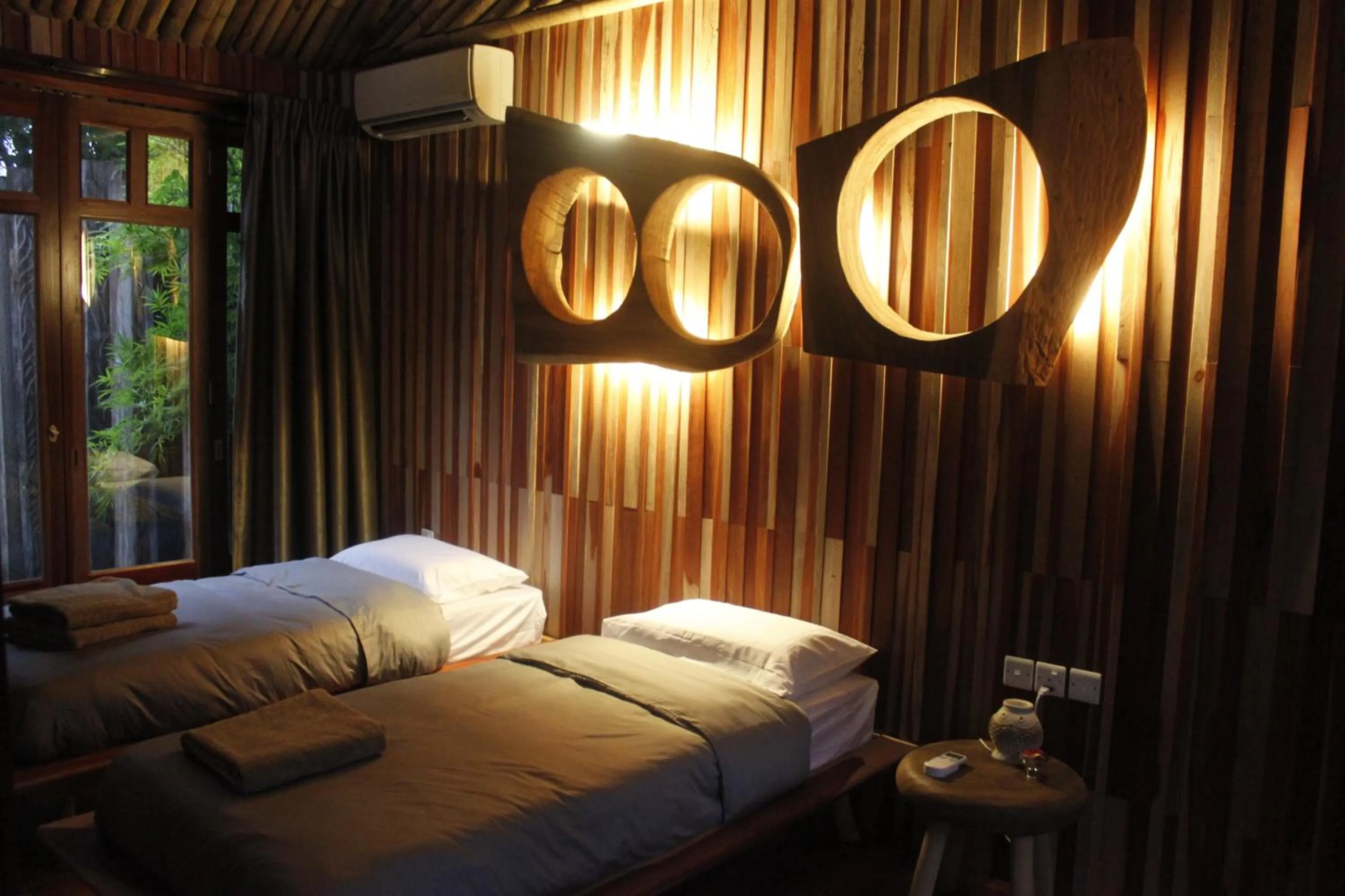 Bed in The Happy 8 Retreat