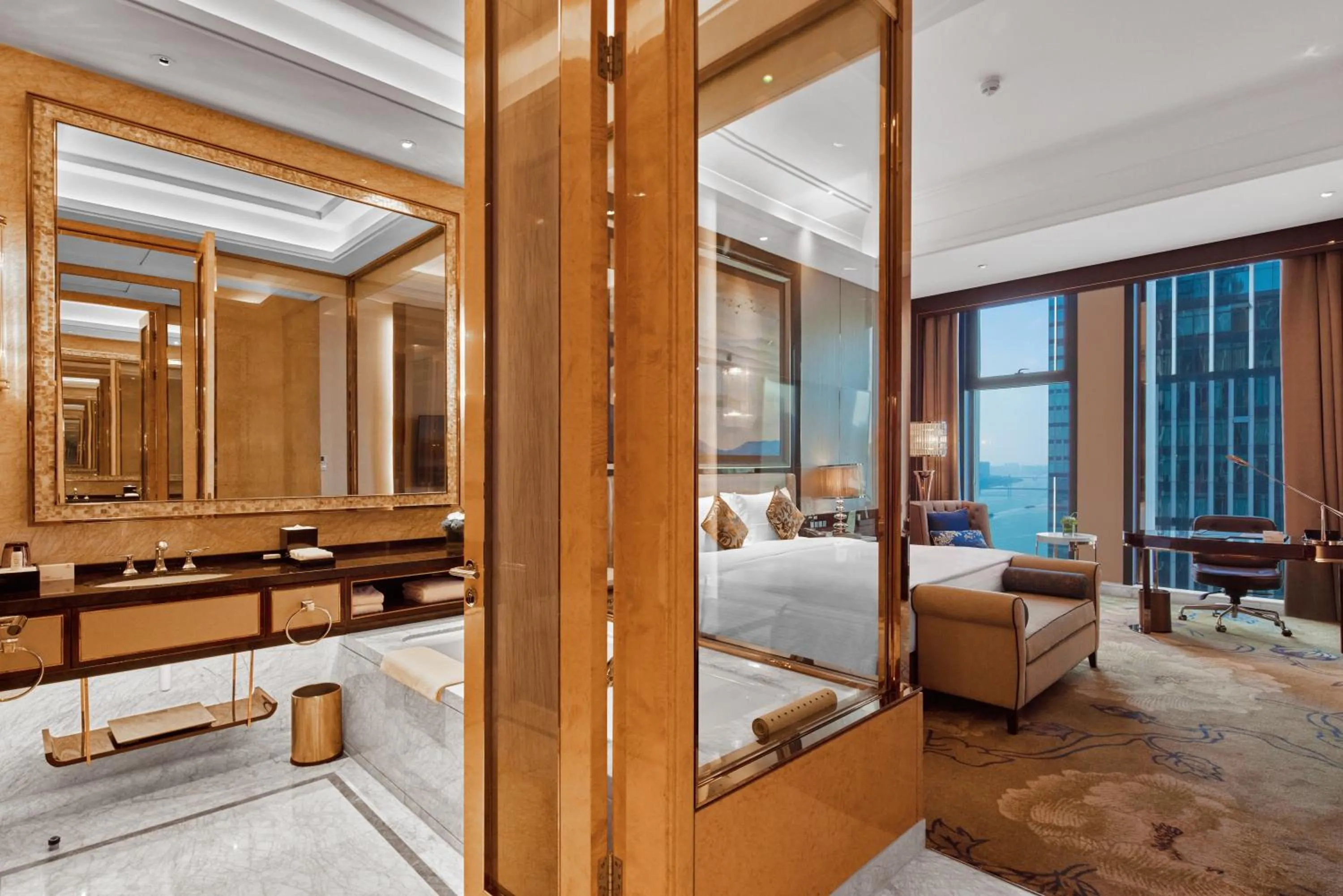 Bathroom, Bed in Wanda Vista Changsha