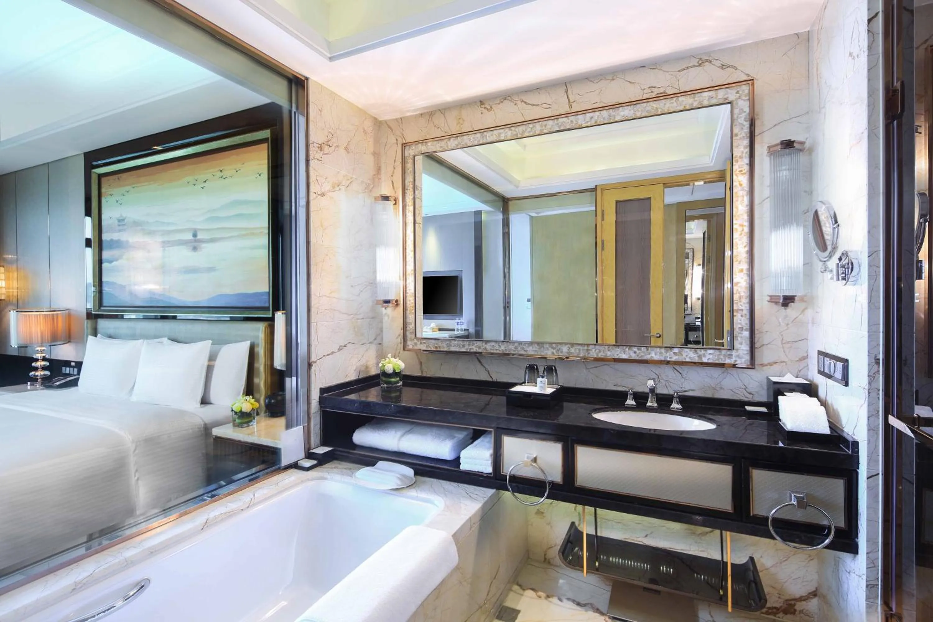 Bathroom, Bed in Wanda Vista Changsha