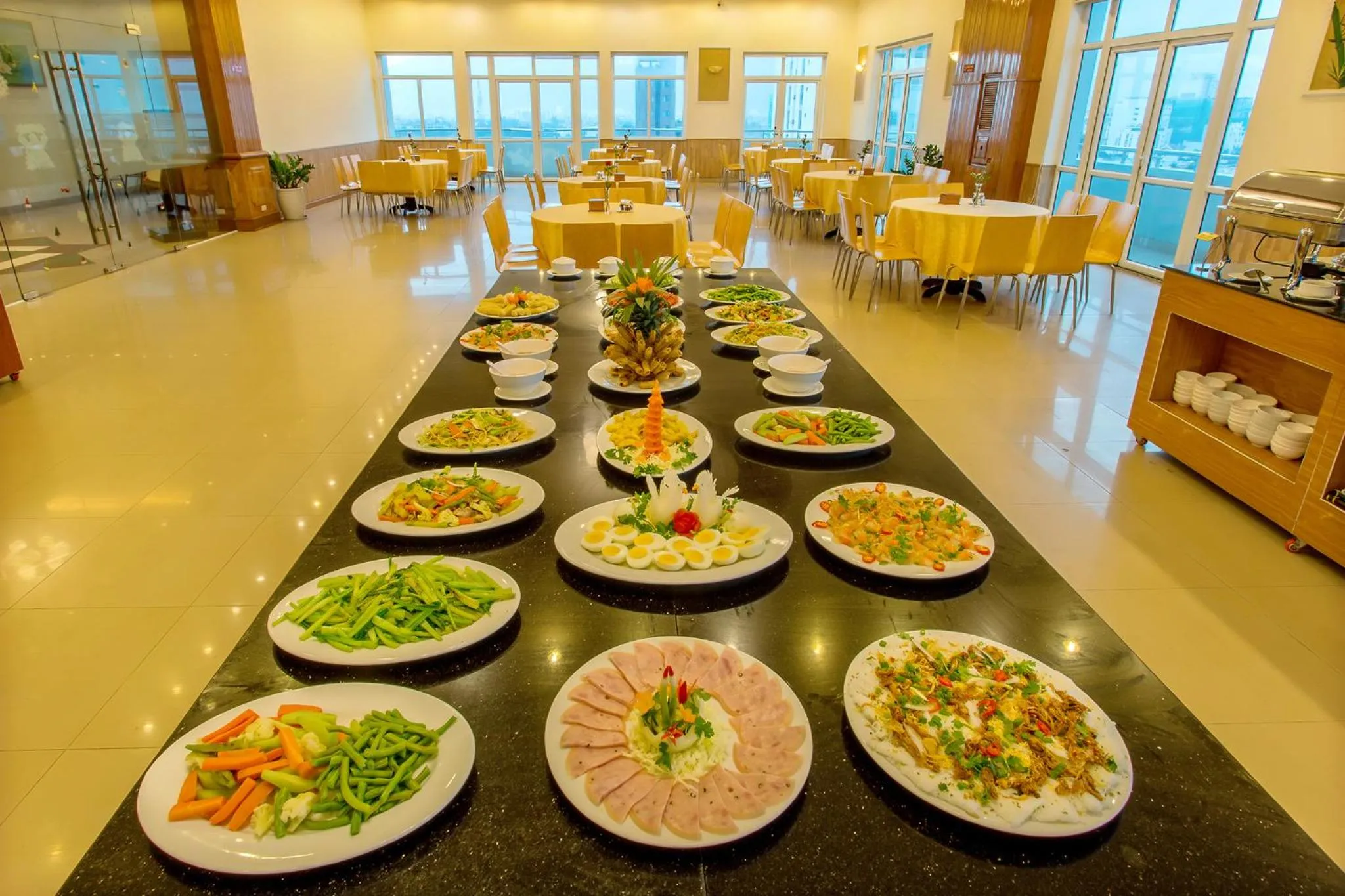 Restaurant/places to eat in Golden Sea Hotel Da Nang