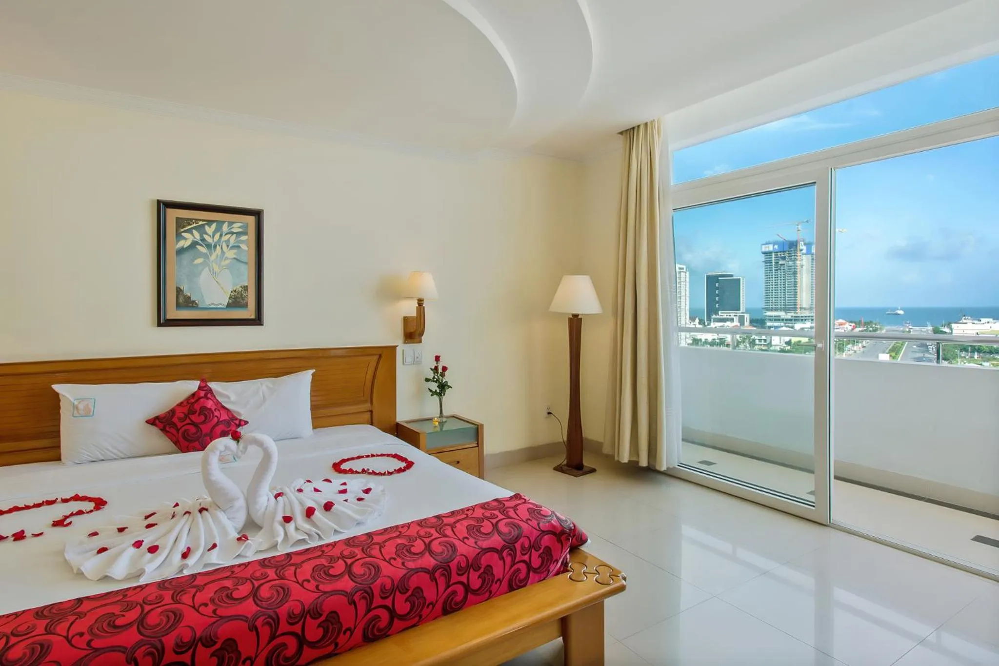 Sea view, Bed in Golden Sea Hotel Da Nang