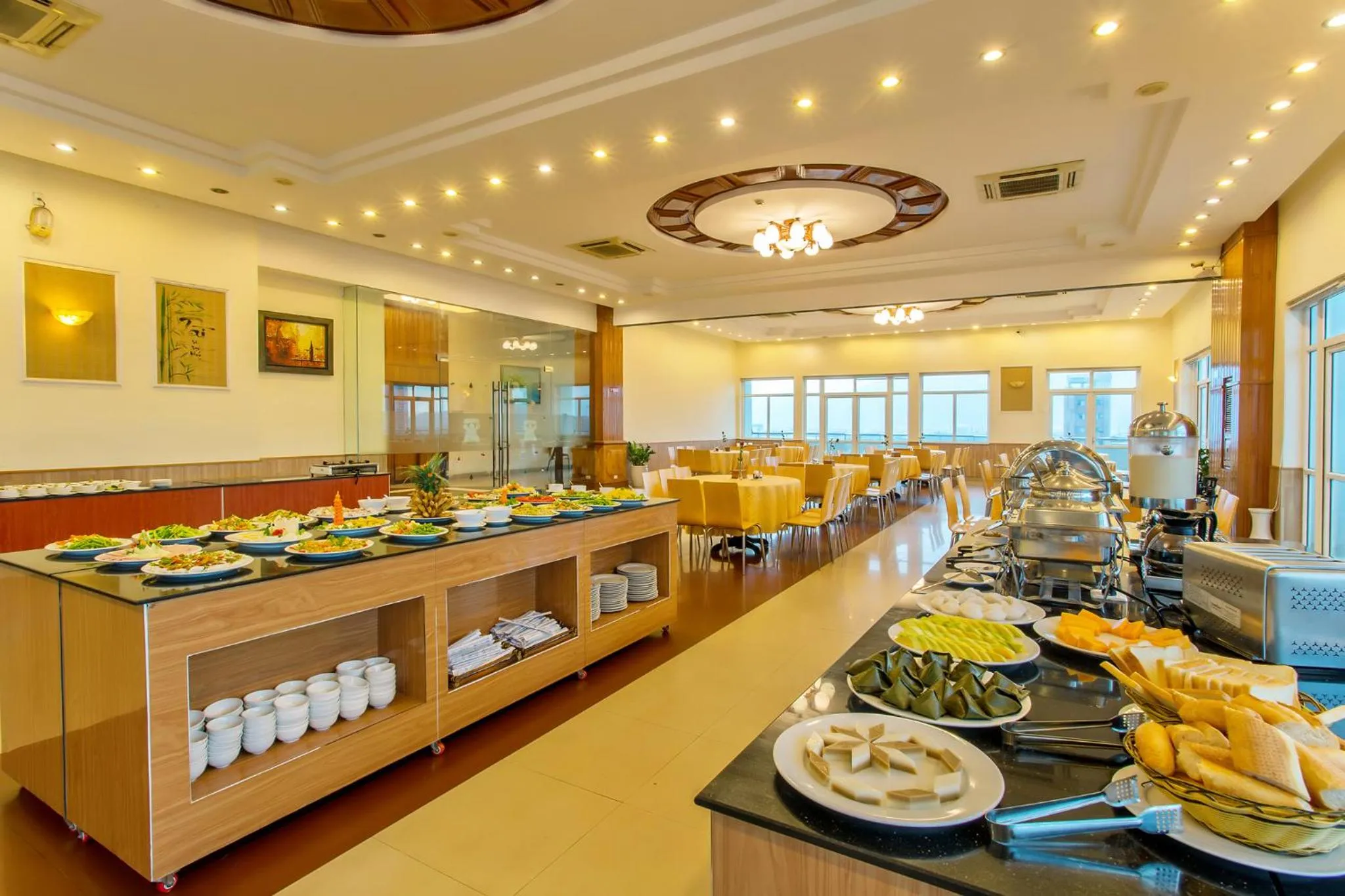 Restaurant/places to eat in Golden Sea Hotel Da Nang