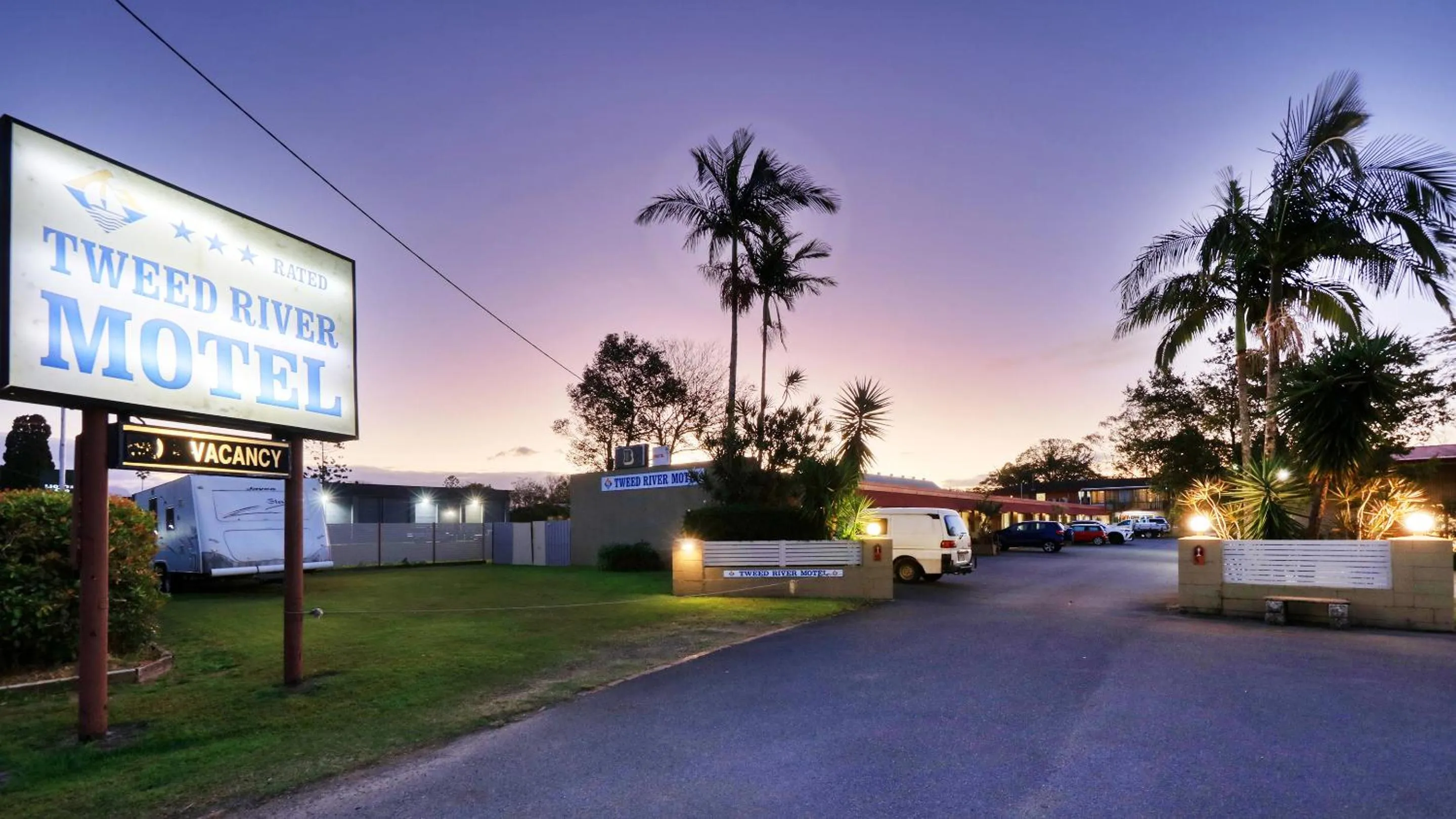Facade/entrance in Tweed River Motel