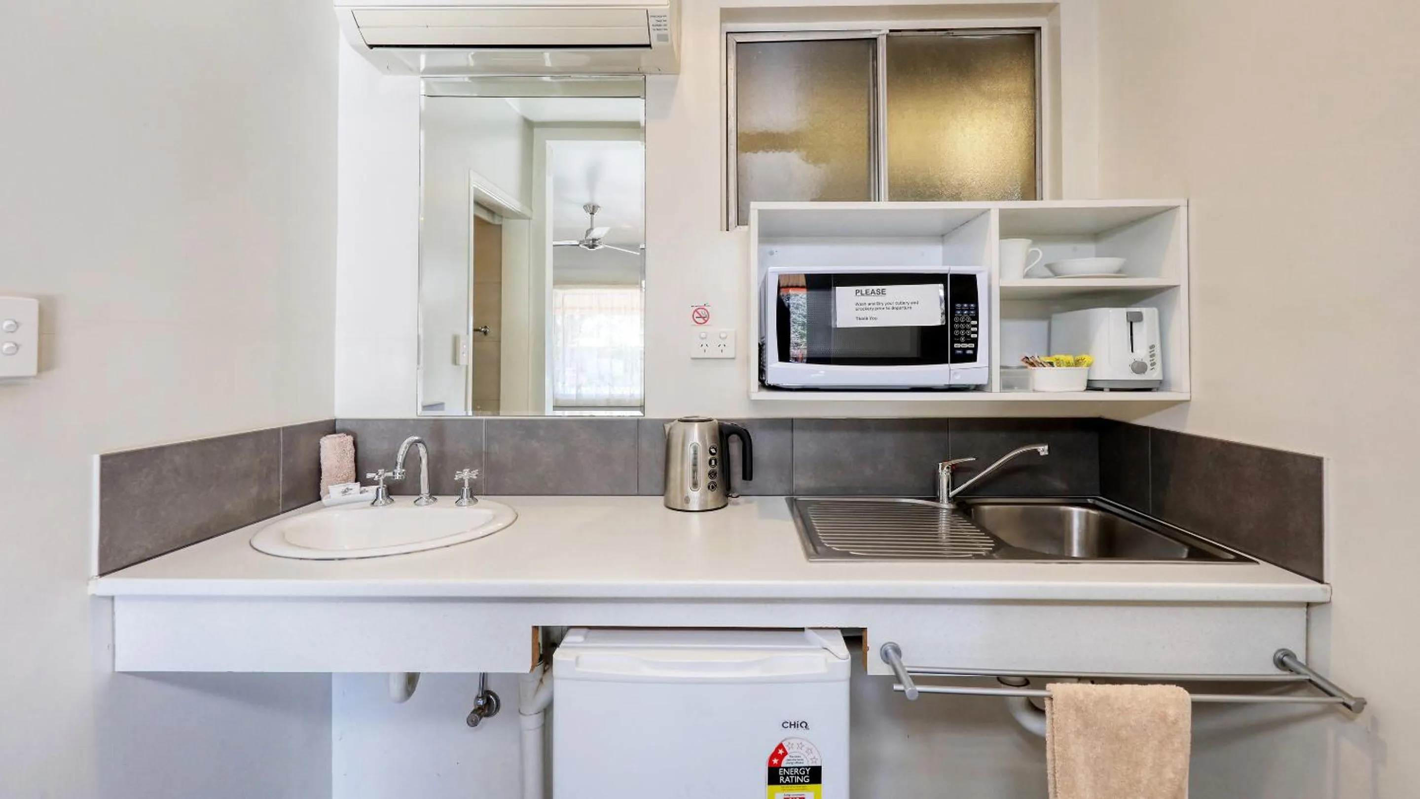 Kitchen or kitchenette in Tweed River Motel