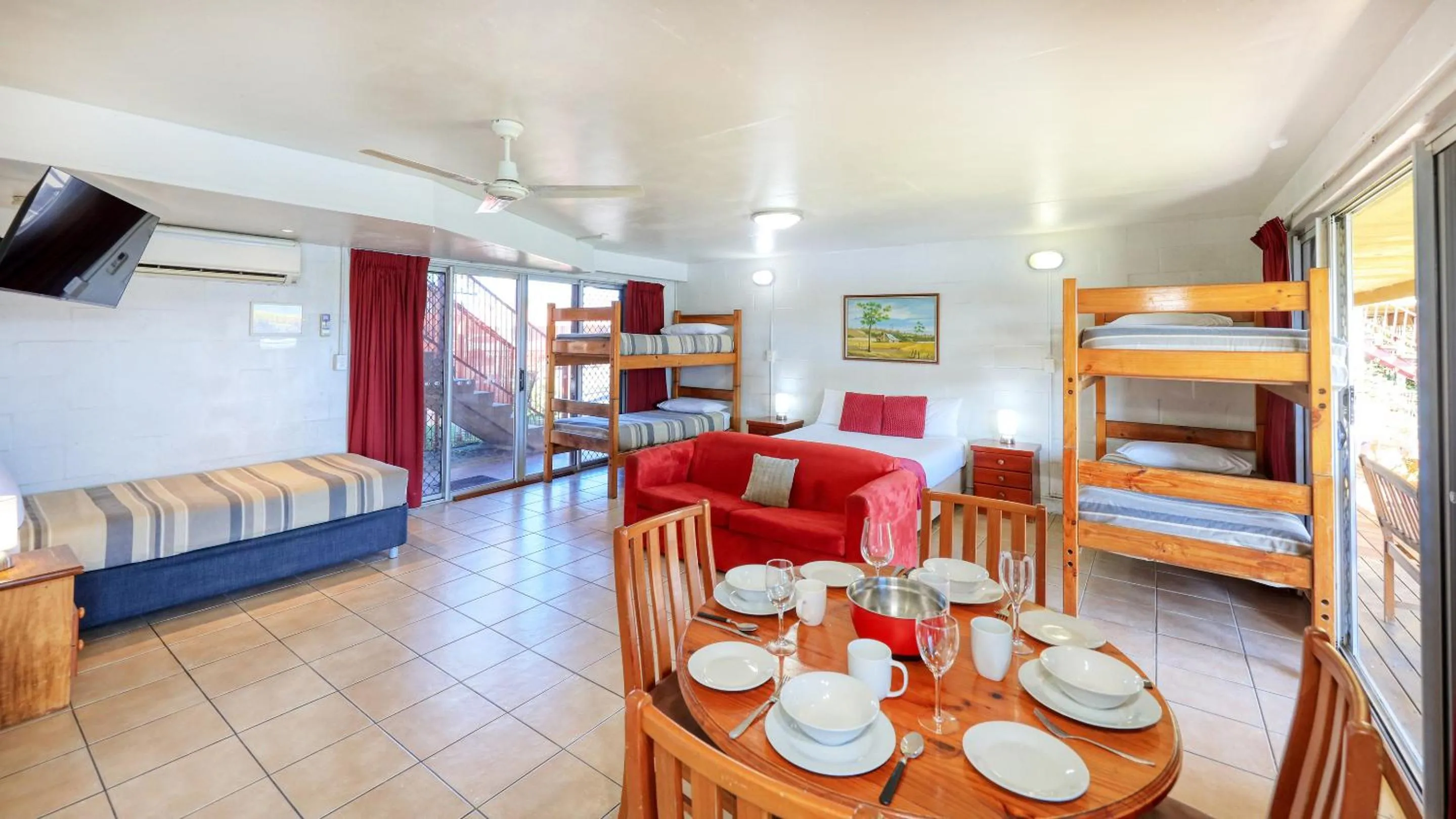 TV and multimedia, Bed in Tweed River Motel