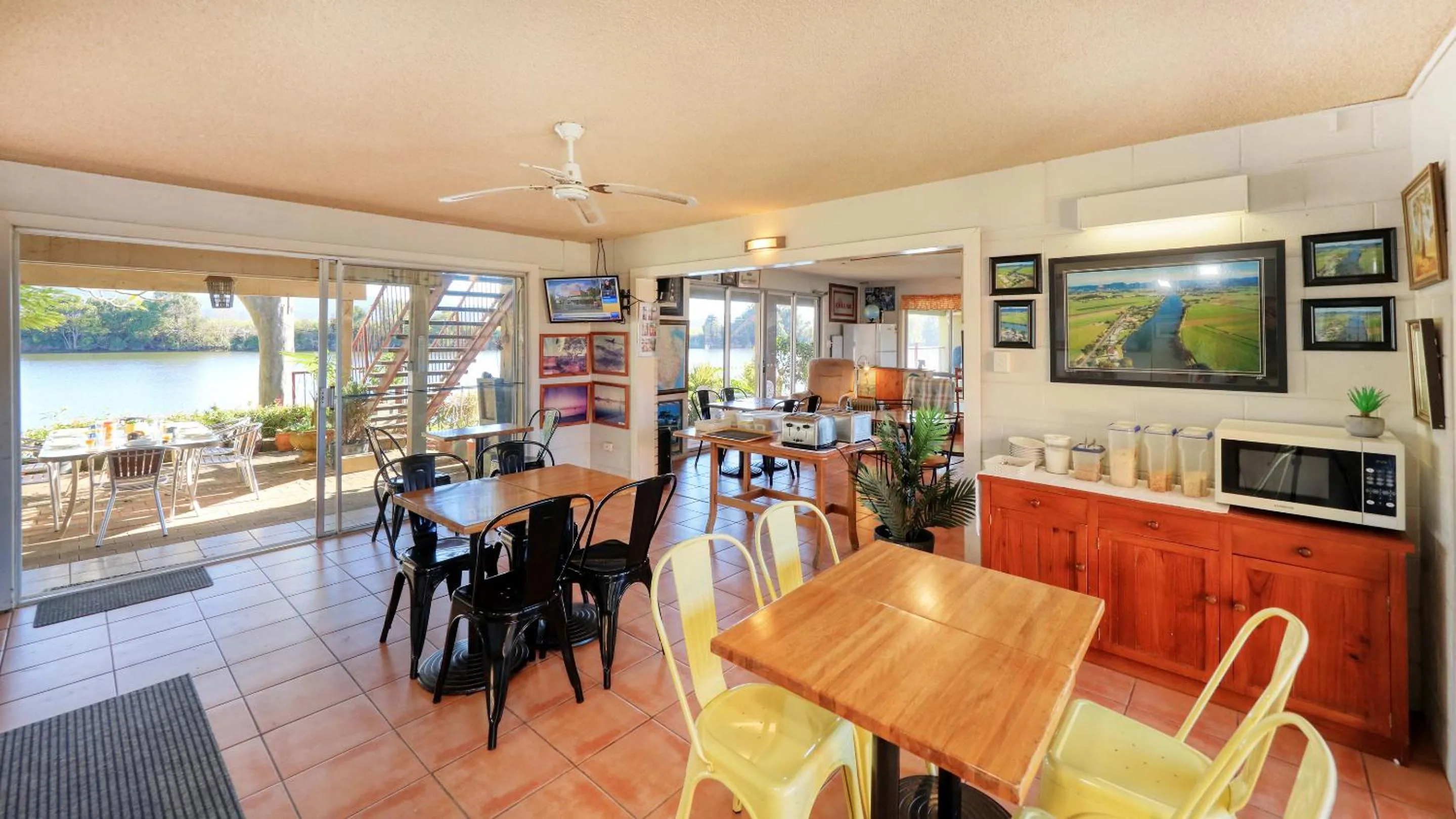 Breakfast in Tweed River Motel